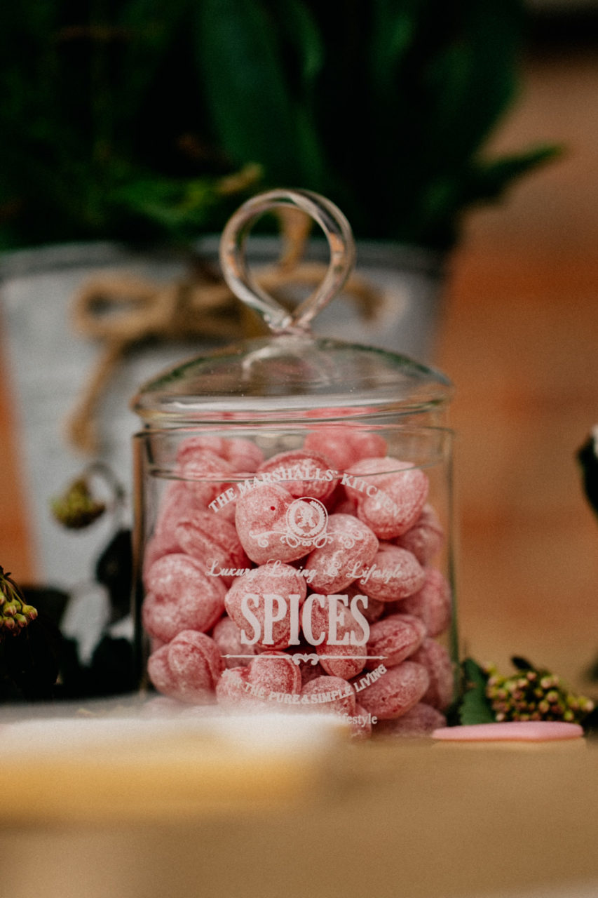 sweet candy table barn wedding-summer sweets-wedding photographer stuttgart