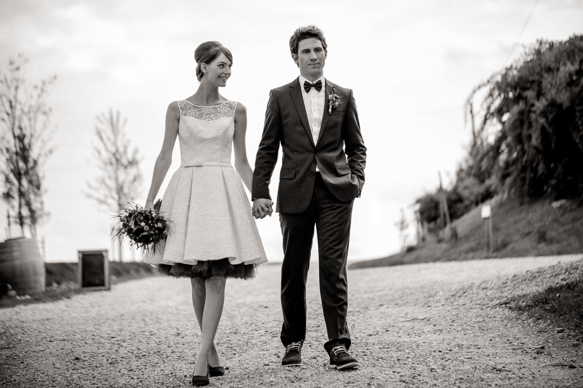 barn wedding germany-wedding portraits-vw t1 wedding car-vintage wedding
