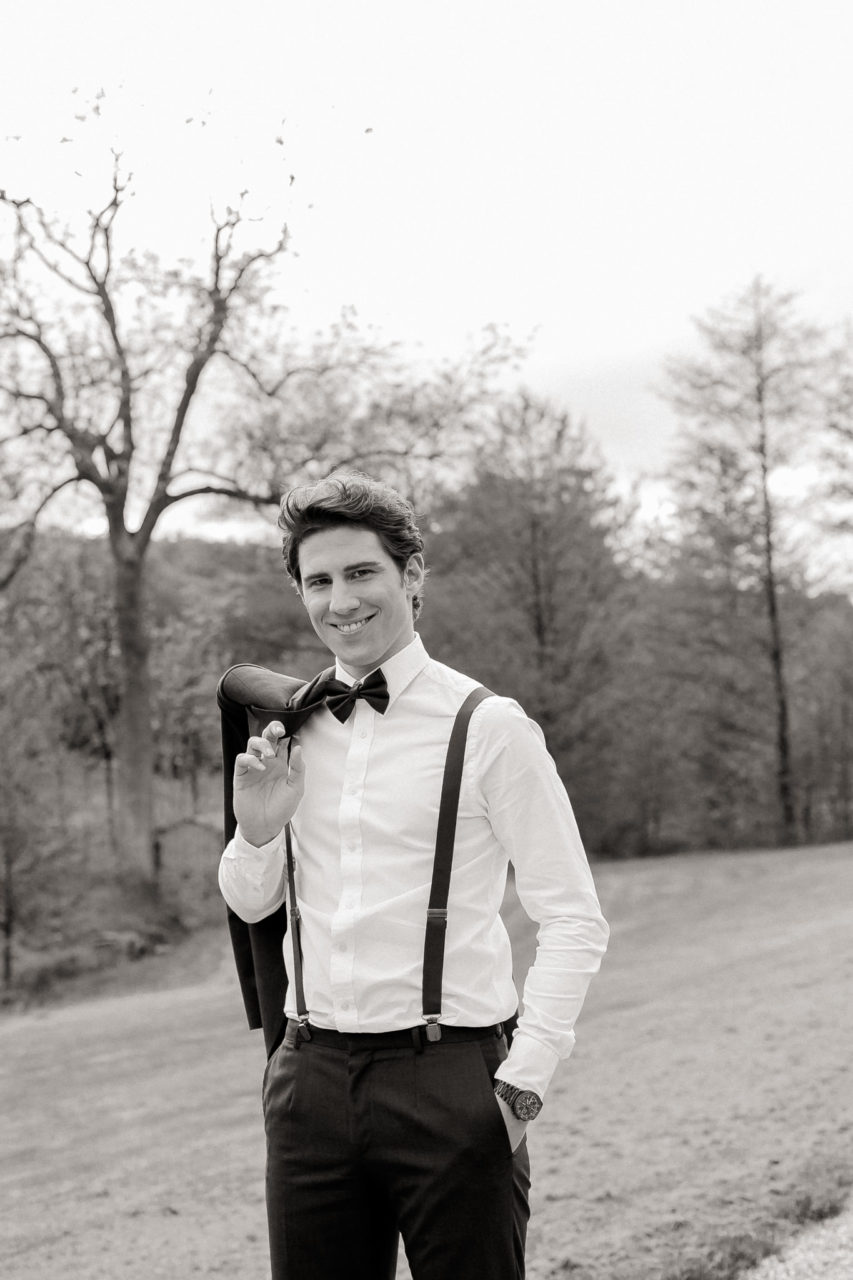 barn wedding germany-groom portrait-vw t1 wedding car-vintage wedding