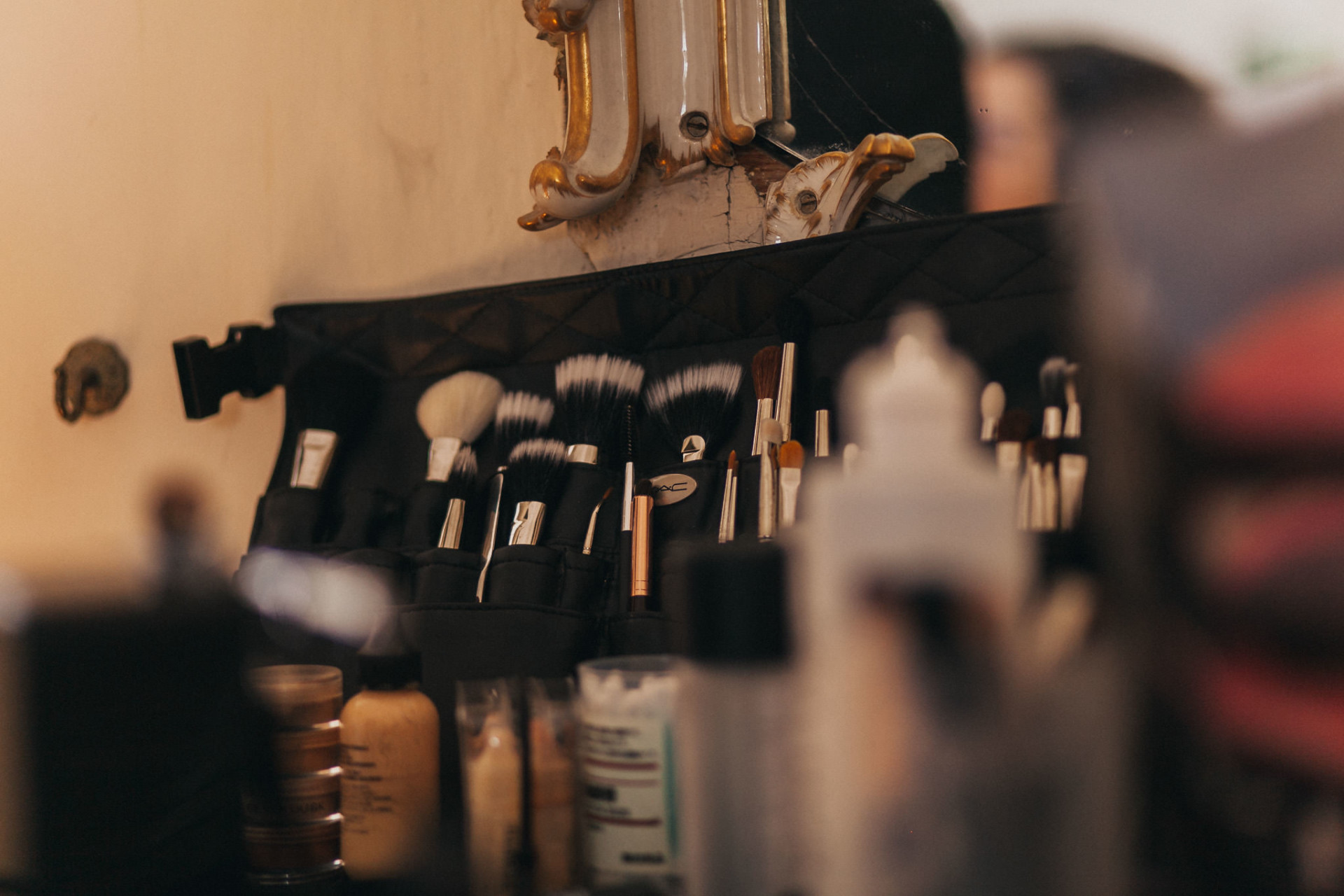 getting ready bride-bridal make up-destination wedding photographer austria