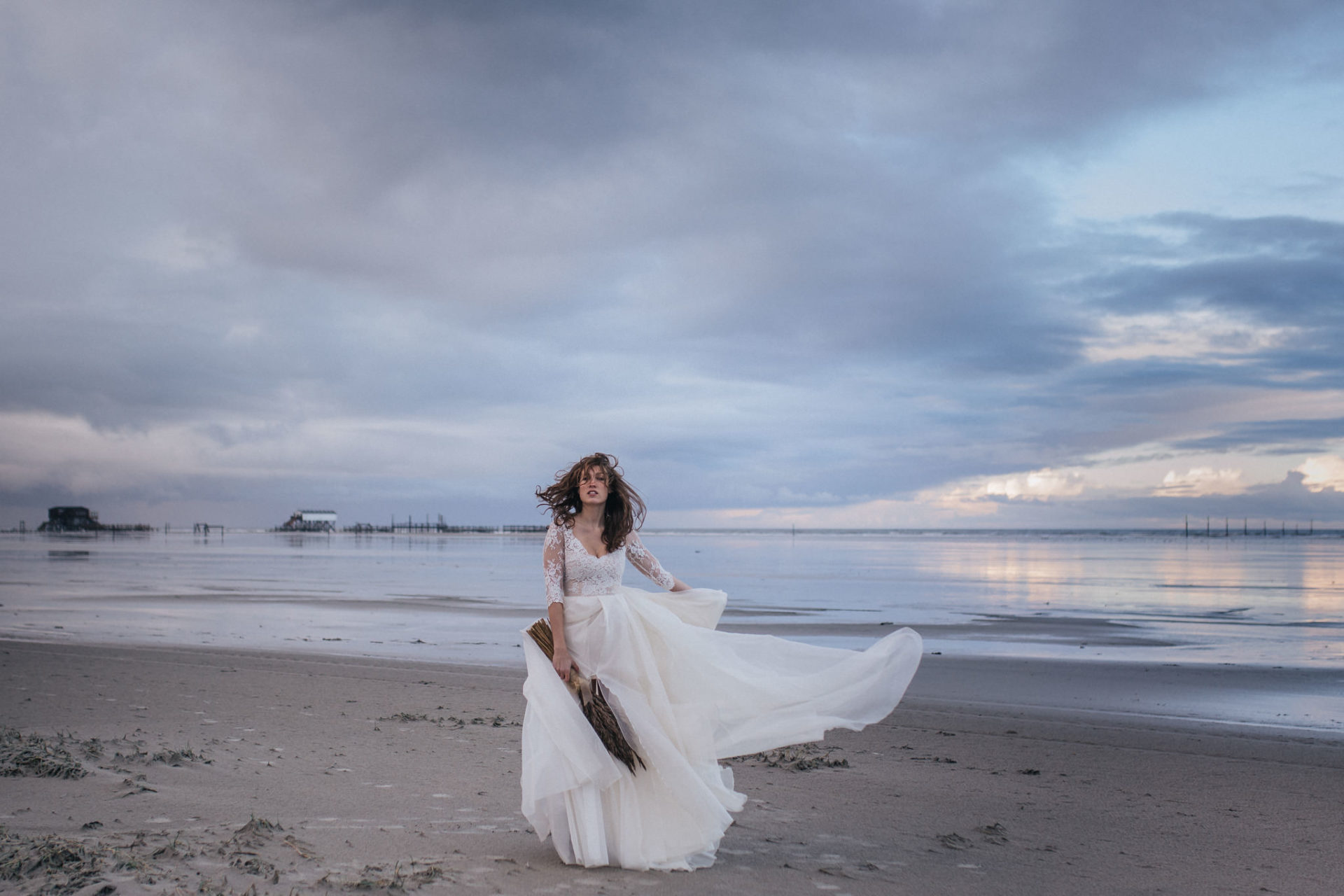 bridal portrait beach-elfenkleid-bespoke wedding band-wedding photographer germany