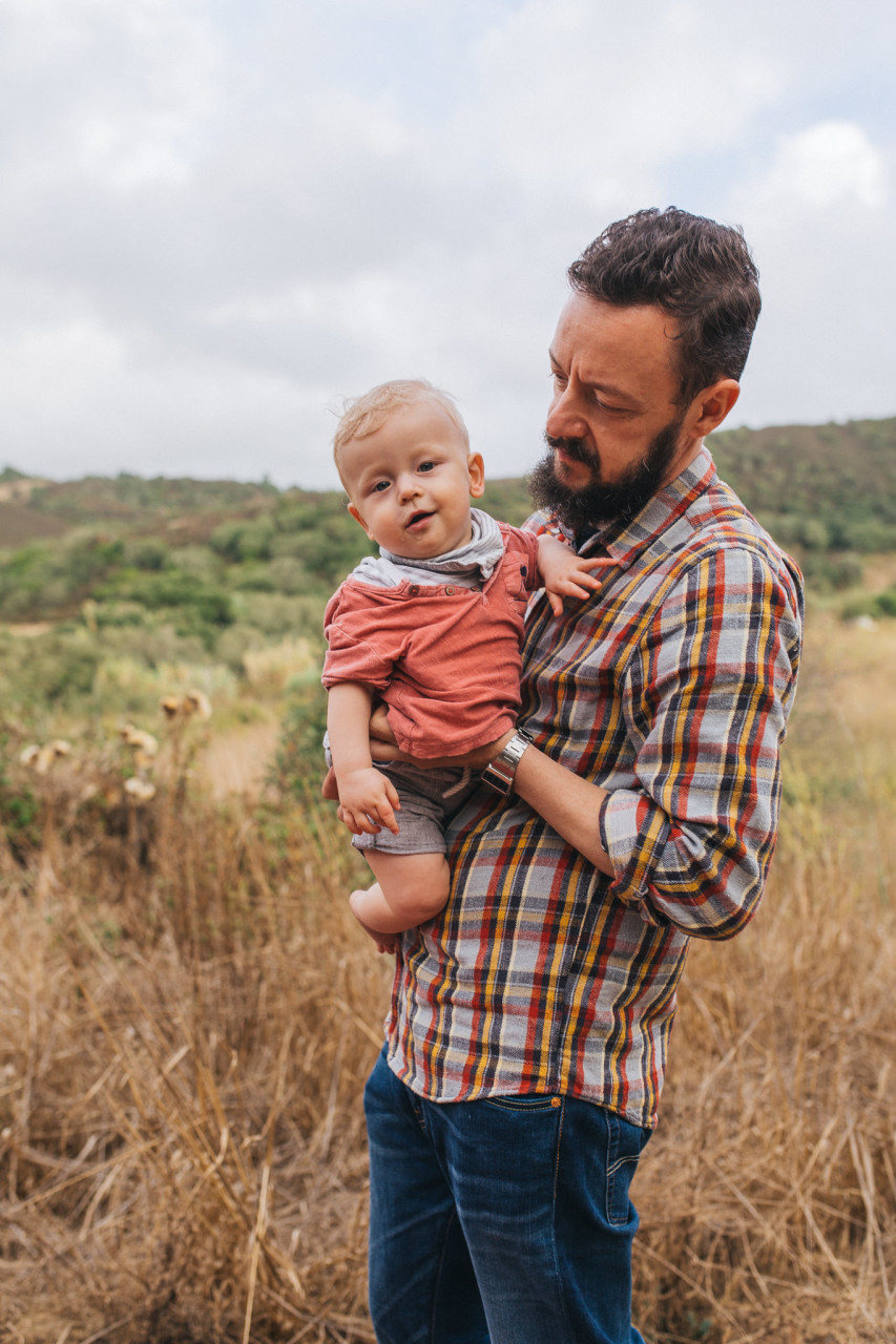Family photographer portugal-family journal-family portrait vacation-20 family portrait-father and child portrait-dad and son