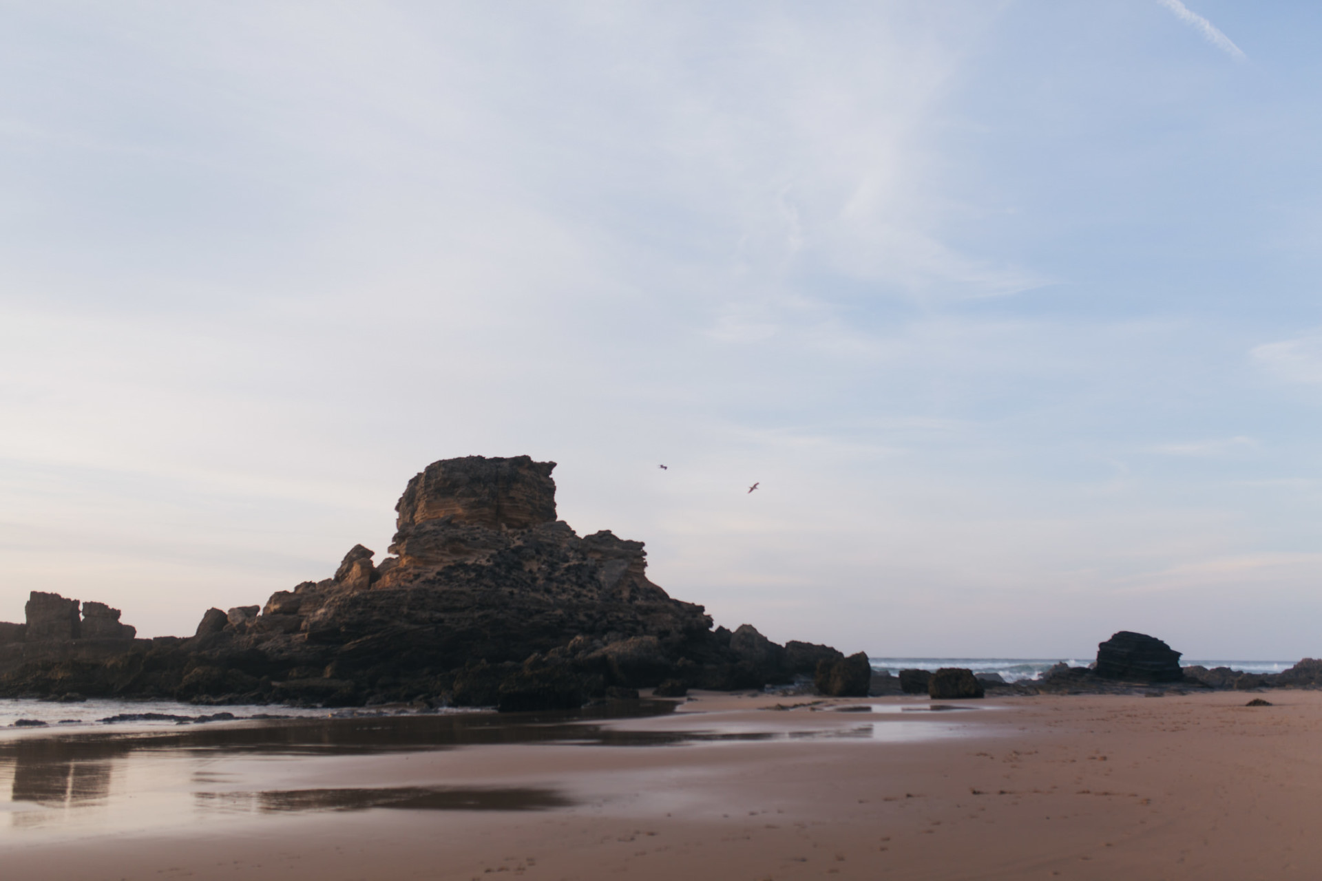 beach engagement photos-wedding photographer portugal-elopement algarve