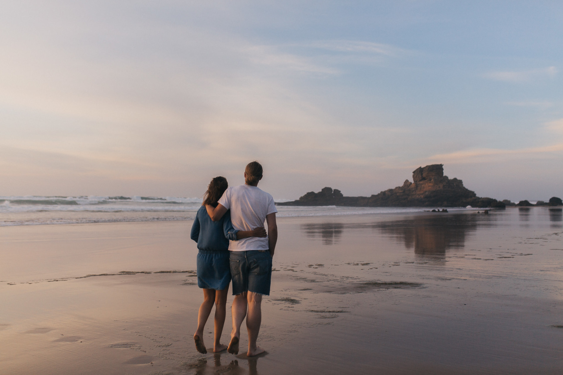 beach engagement photos-wedding photographer portugal-elopement algarve