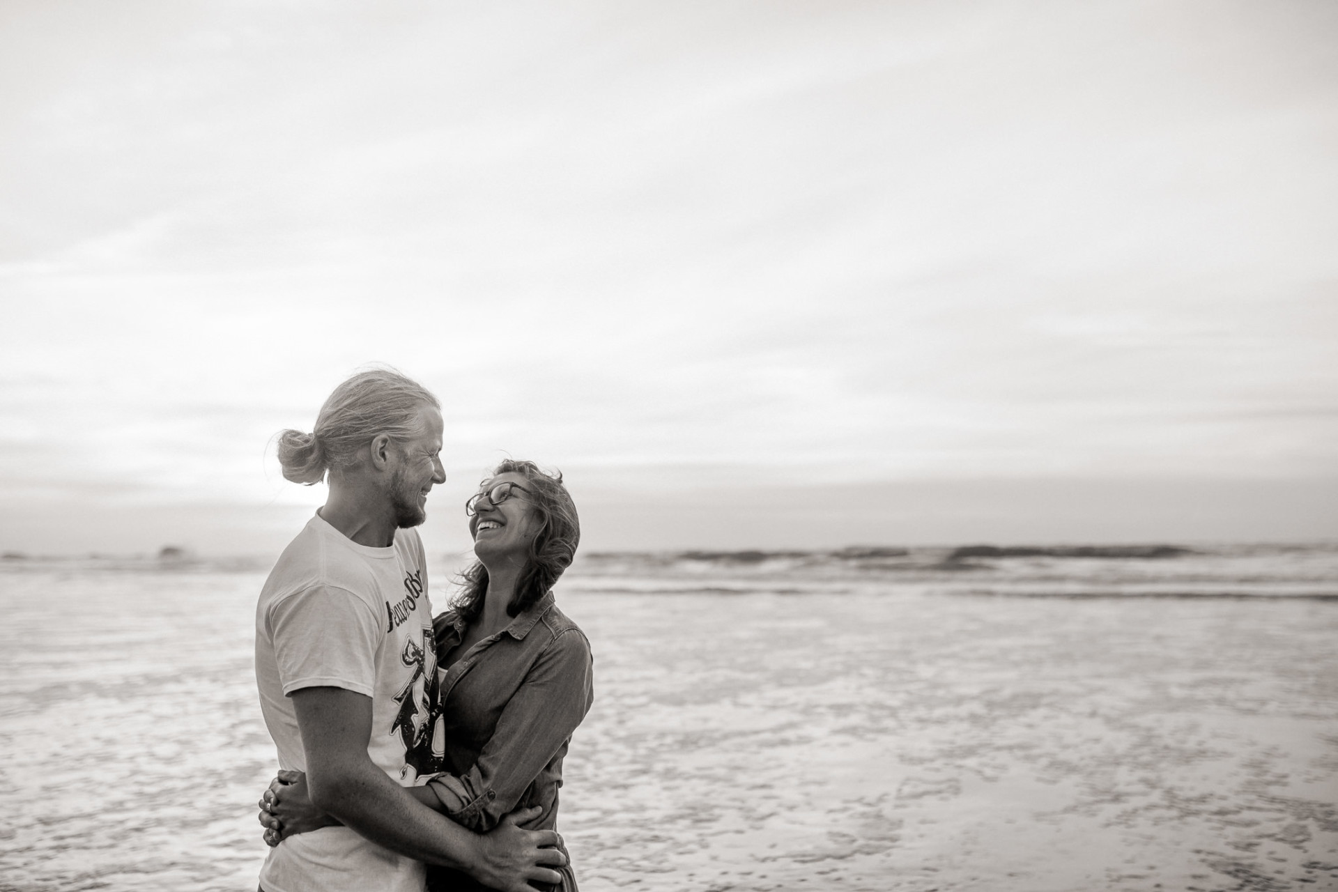beach engagement photos-wedding photographer portugal-elopement algarve
