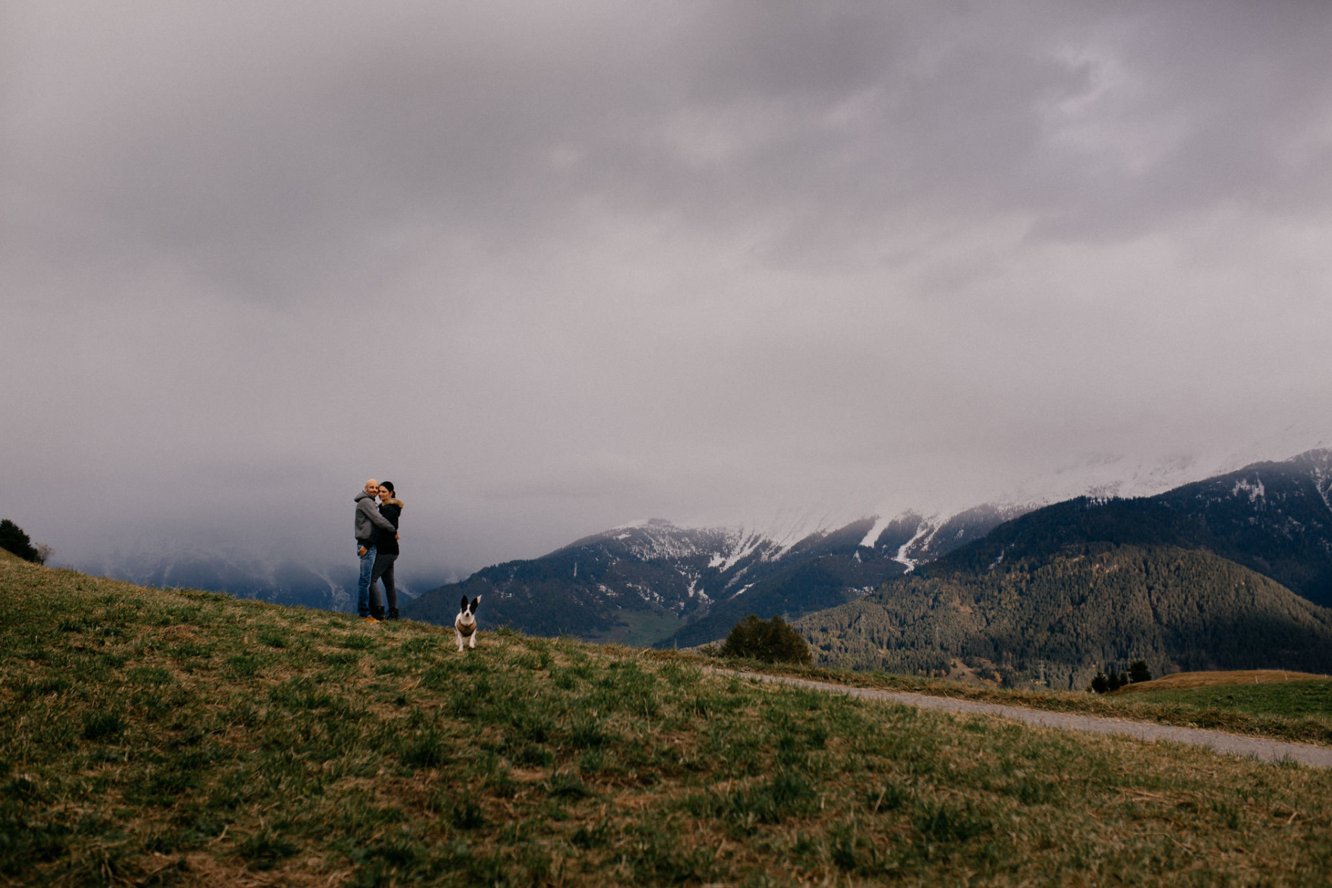 engagement photos with dog-wedding photographer austria-engagement photos austria