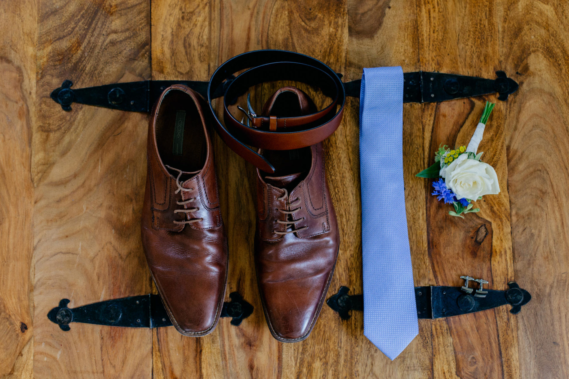 Wedding photographer berlin-berlin destination wedding-farm wedding germany-countryside wedding europe-3 groom getting ready-groomsmen-putting on tie-haus am bauernsee-lakeside summer wedding berlin