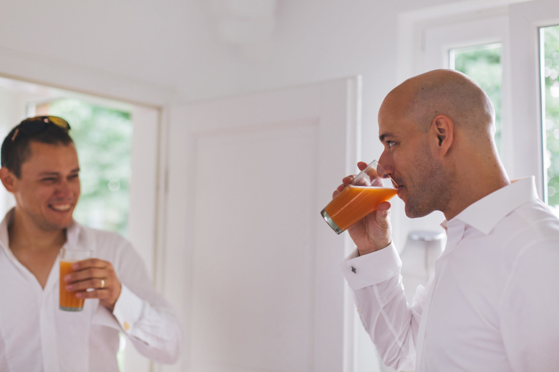 Wedding photographer berlin-berlin destination wedding-farm wedding germany-countryside wedding europe-5 groom getting ready-groomsmen-putting on tie-haus am bauernsee-lakeside summer wedding berlin