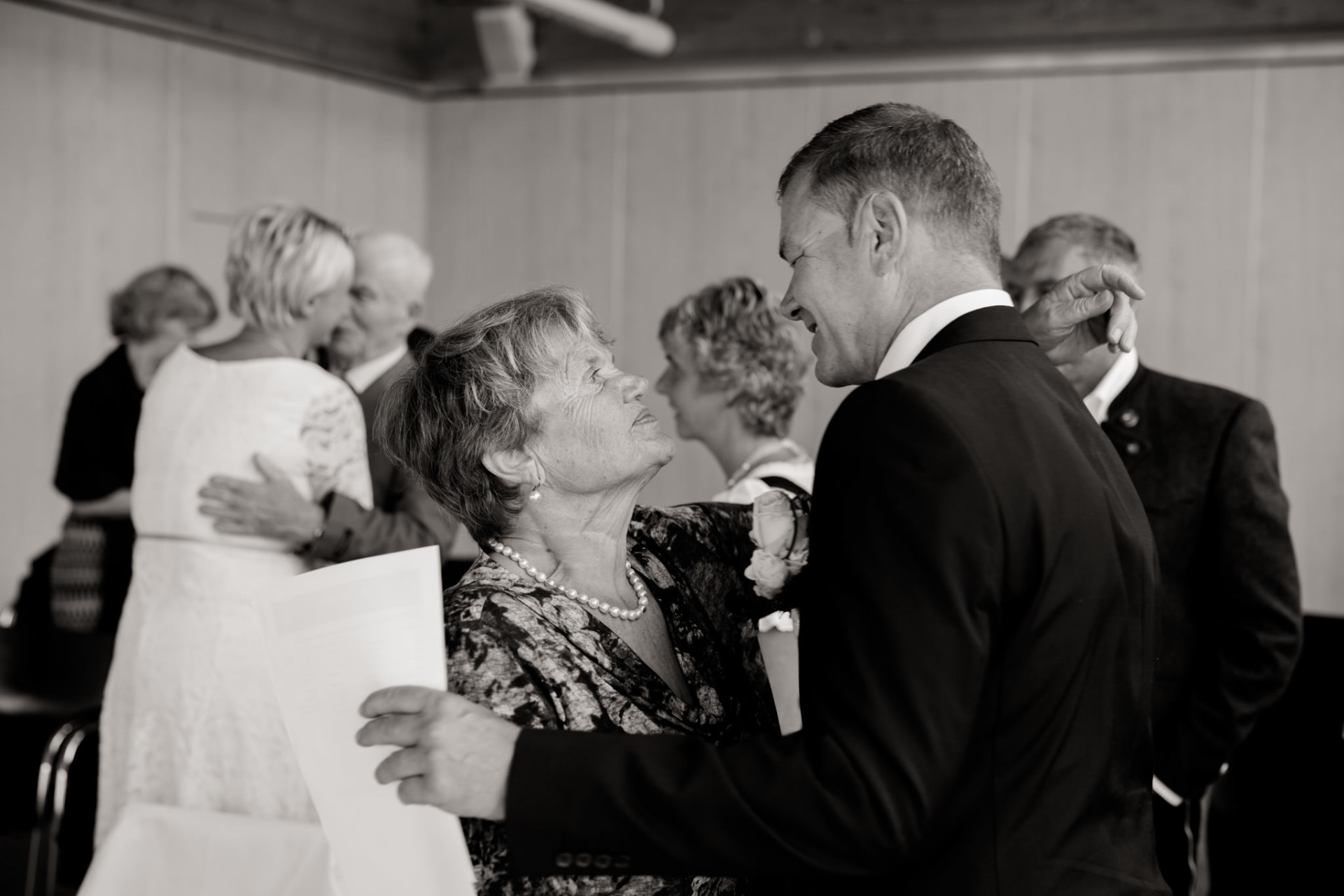 mountain elopement alps-zugspitze wedding-germanys highest mountain-bavarian wedding-munich wedding photographer-mountain wedding