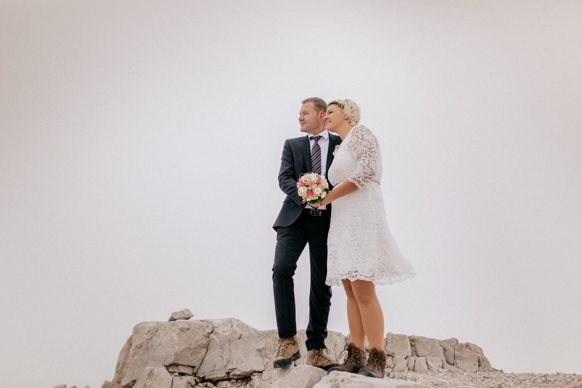 mountain elopement alps-zugspitze wedding-germanys highest mountain-bavarian wedding-munich wedding photographer-mountain wedding