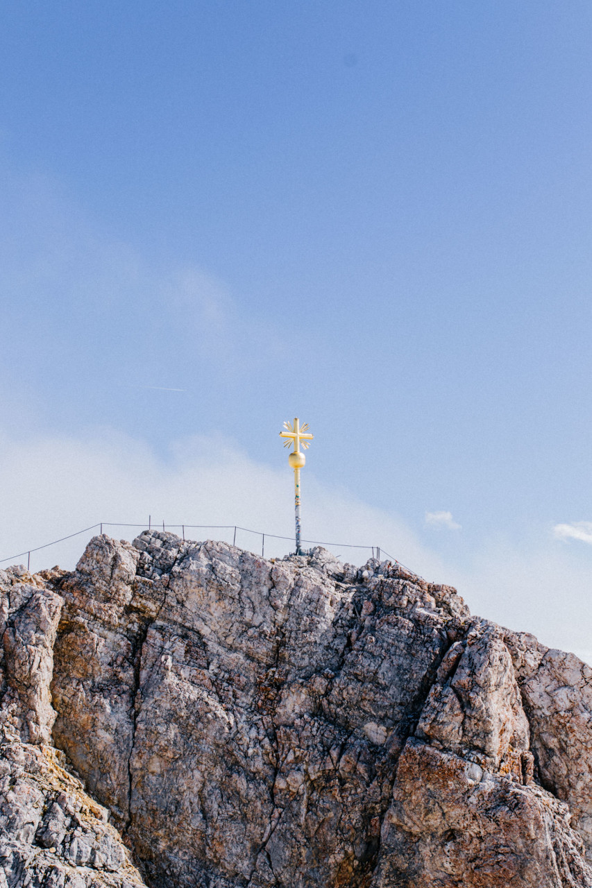 mountain elopement alps-zugspitze wedding-germanys highest mountain-bavarian wedding-munich wedding photographer-mountain wedding