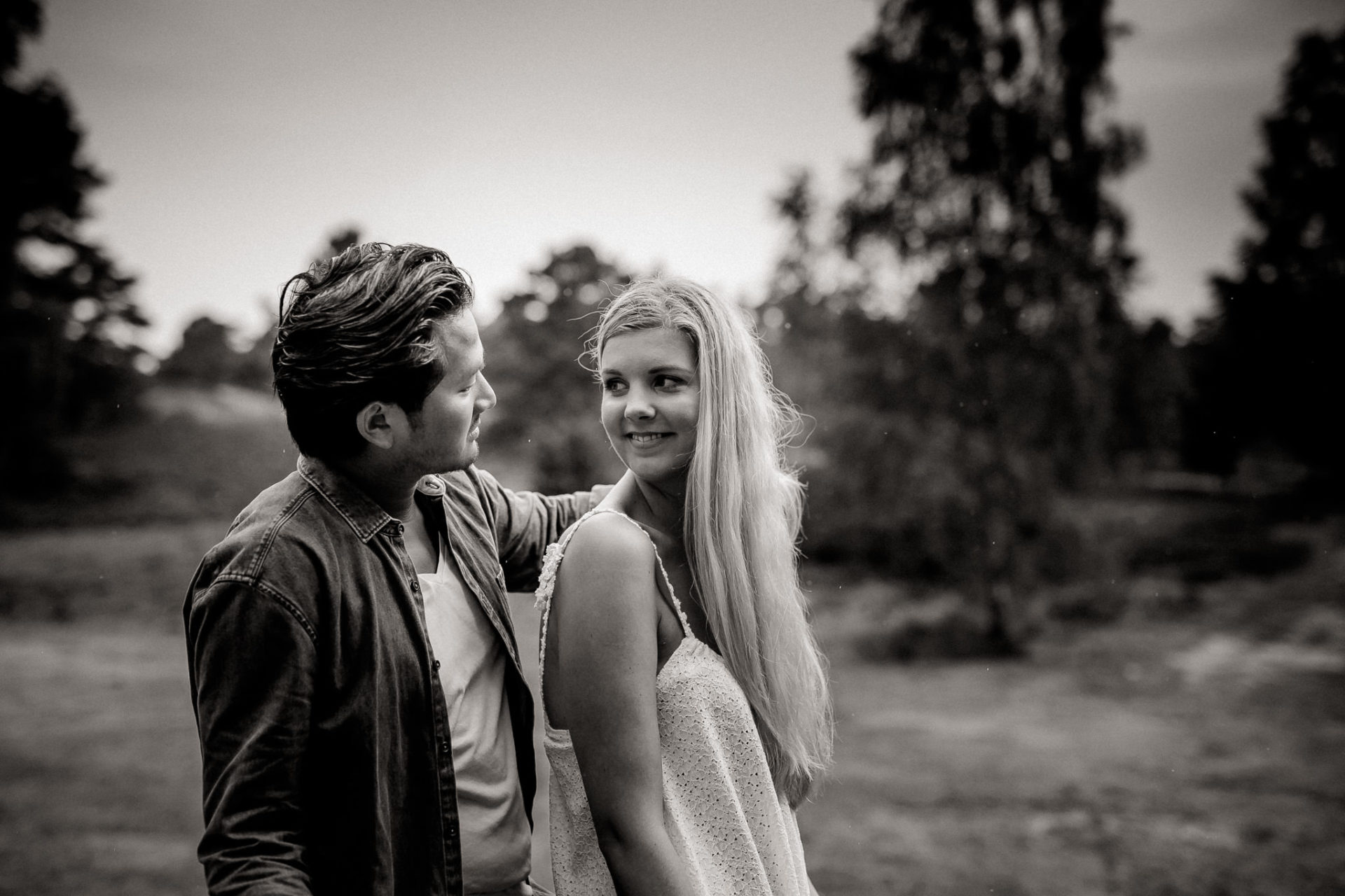 boho style couple-engagement photos hamburg-wedding photographer germany-elopement europe