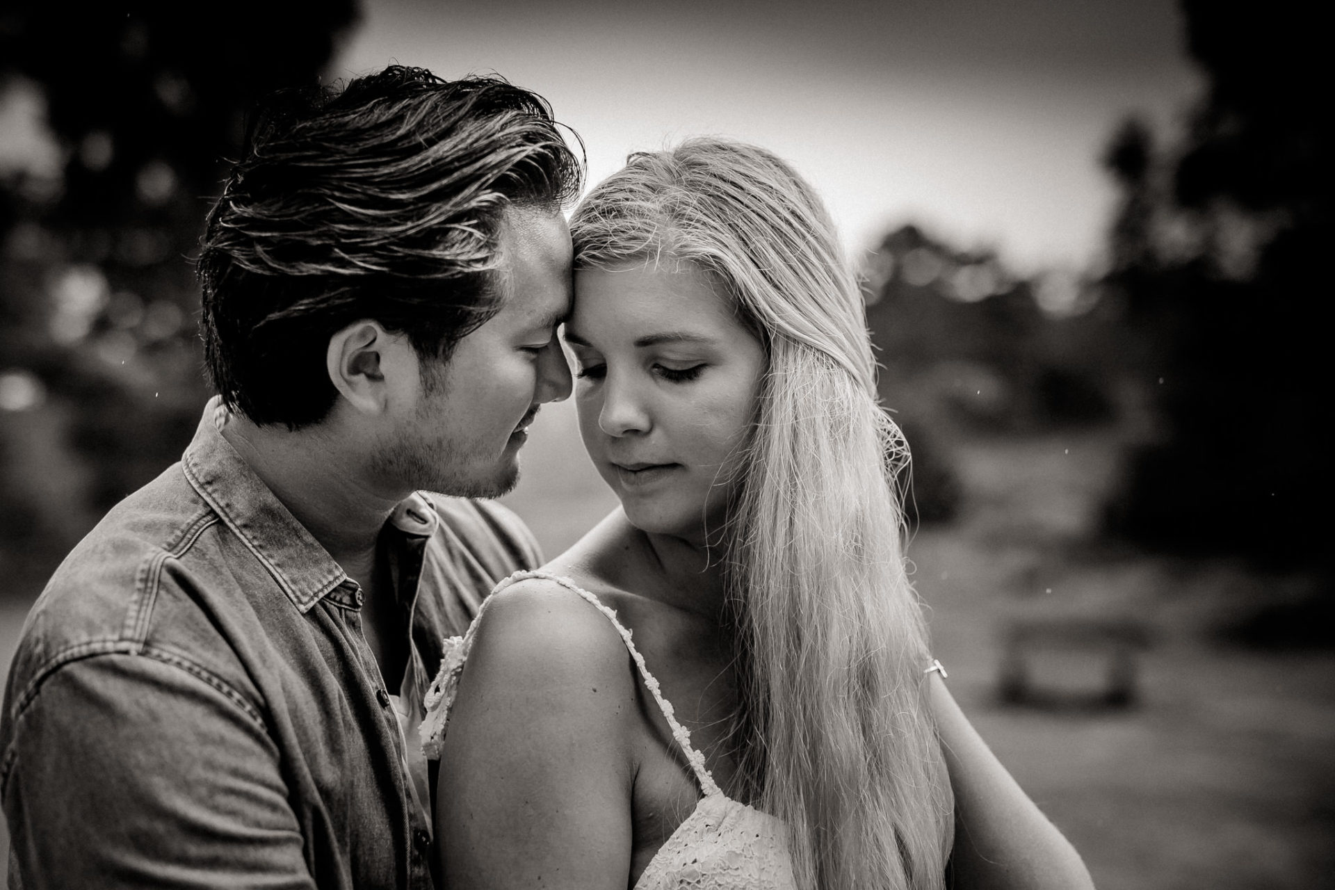 boho style couple-engagement photos hamburg-wedding photographer germany-elopement europe