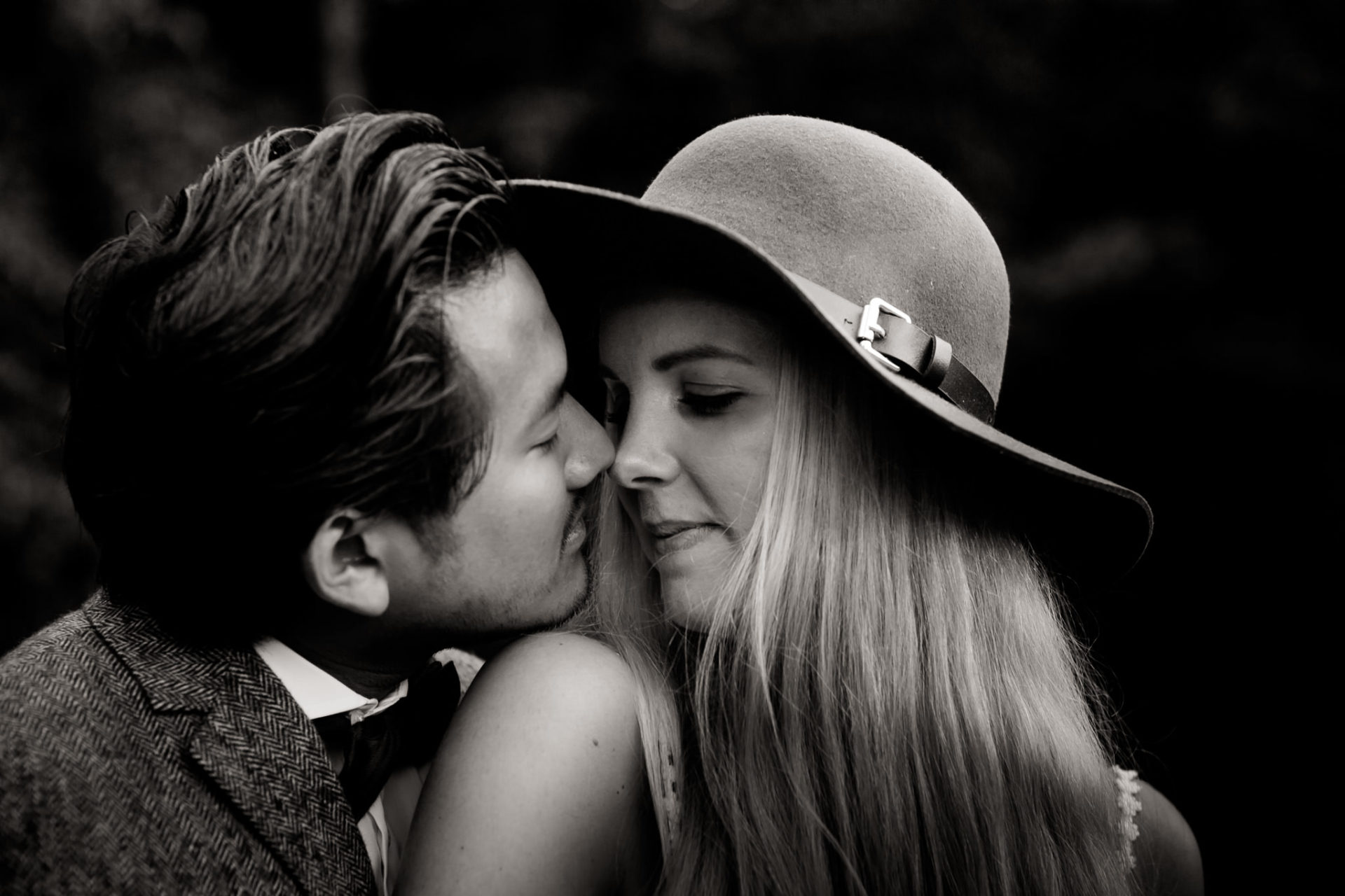 boho style couple-engagement photos hamburg-wedding photographer germany-elopement europe