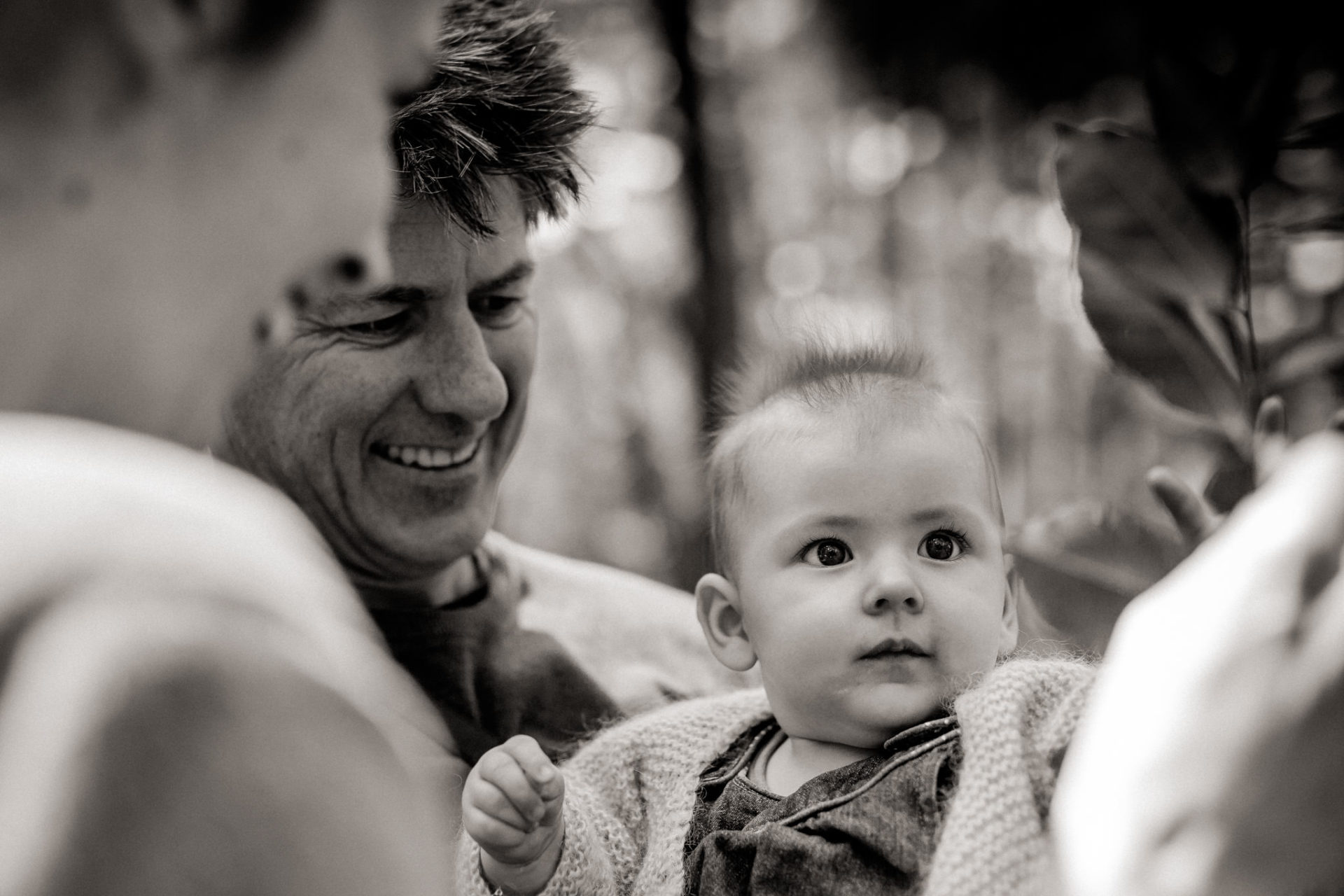family journal berlin-modern family photography-baby photographer germany-bw baby photo