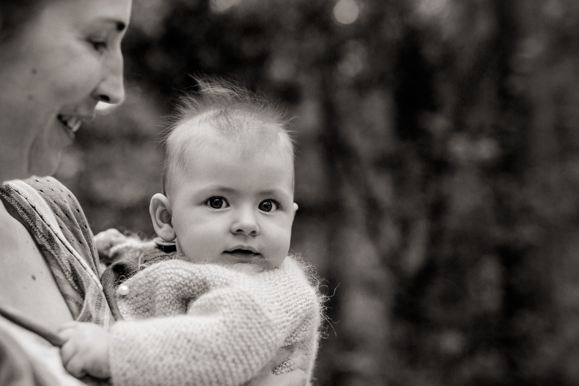 mom and daughter portrait-bw family photo-kids photographer berlin