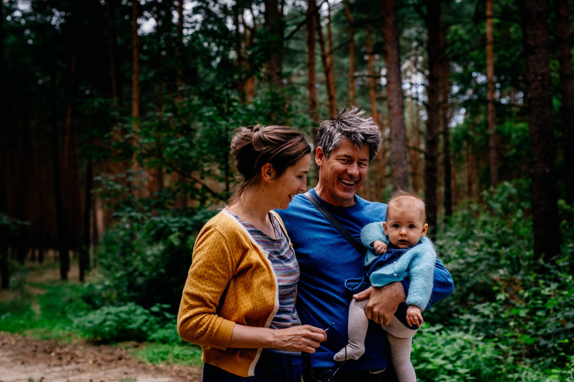 mom dad daughter portrait-baby fashion-family photographer berlin
