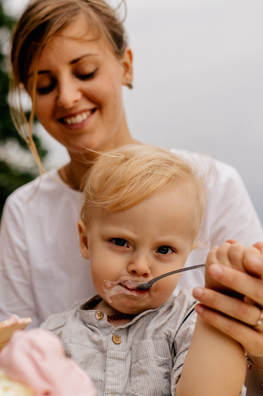 family photographer stuttgart-family journal-family photographer austria-22 learning to eat-cute baby boy-icecream for kids-family photographer stuttgart-newborn photography