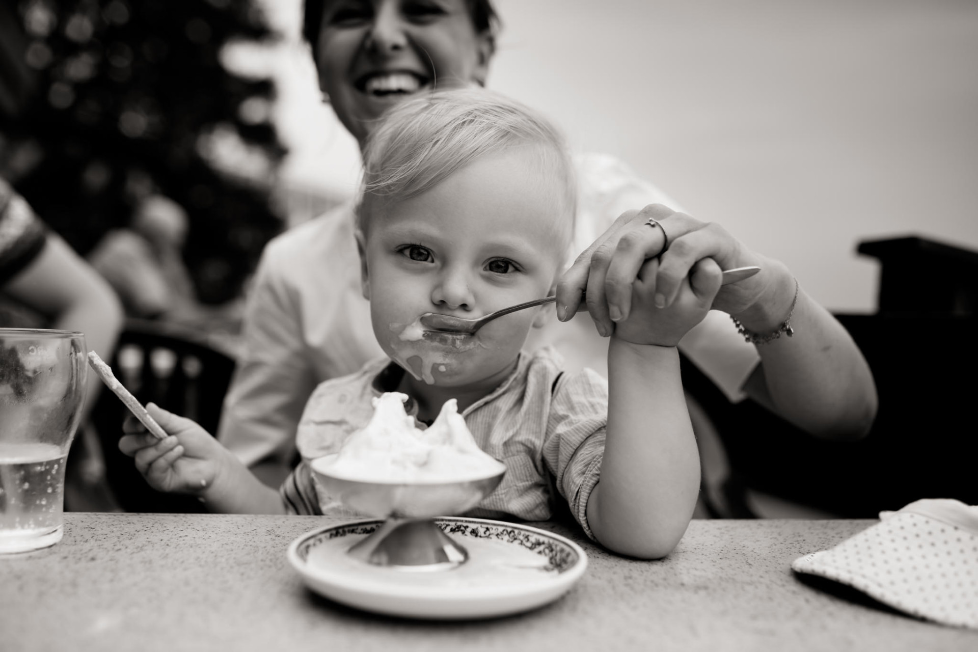family photographer stuttgart-family journal-family photographer austria-24 learning to eat-cute baby boy-icecream for kids-family photographer stuttgart-newborn photography