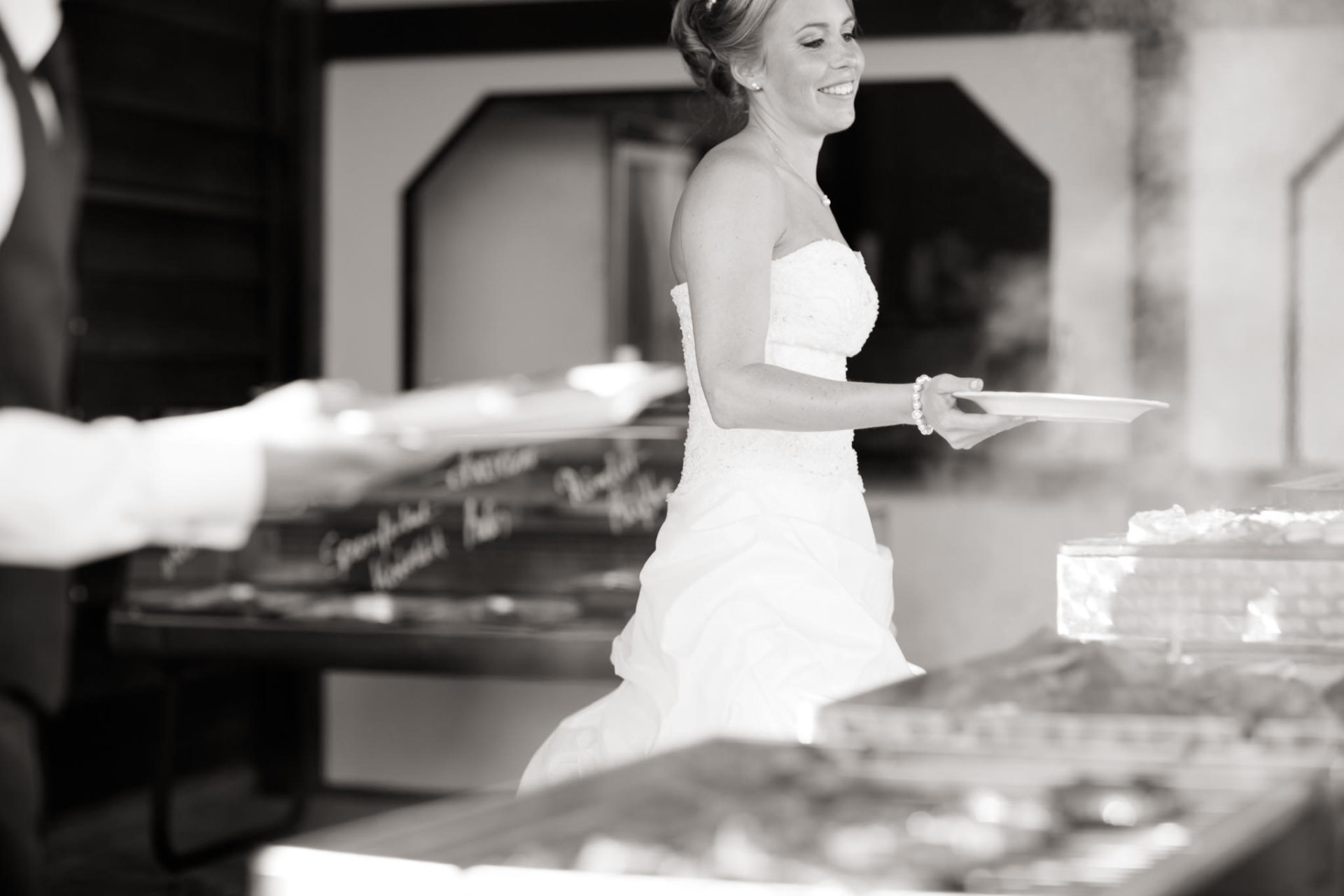 vineyard barn wedding south germany-33 wedding Weingut kurz Wagner-BBQ buffet-wedding dinner-eating bride