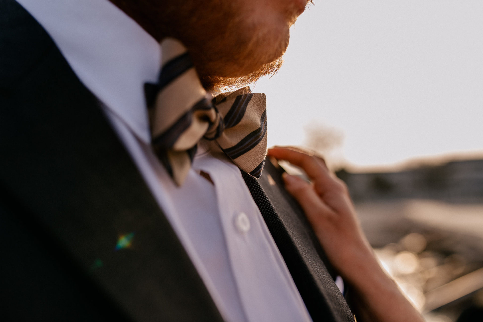 groom bow tie-wedding style relxed-elopement photographer denmark-beach wedding scandinavia