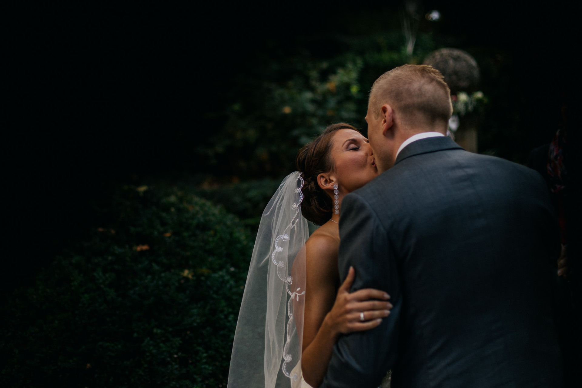 first kiss wedding-russian wedding in germany-elopement photographer germany