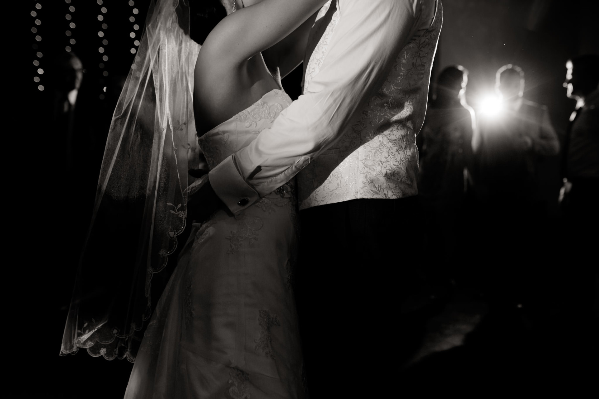 first dance-russian wedding veil-wedding photographer ludwigsburg