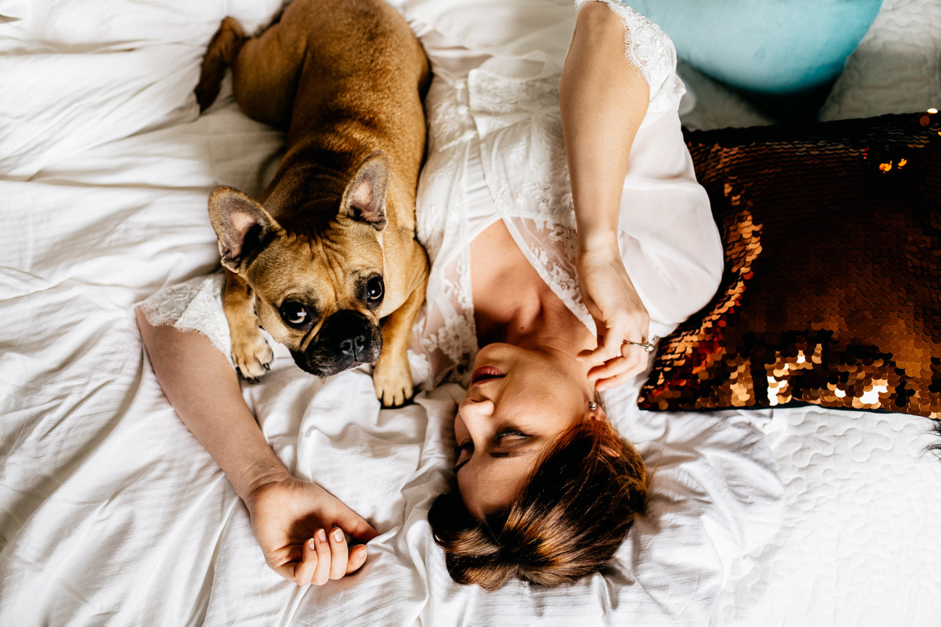 bridal boudoir with dog-french bulldog-who is mocca-fashion blogger austria-wedding photographer austria-mountain wedding