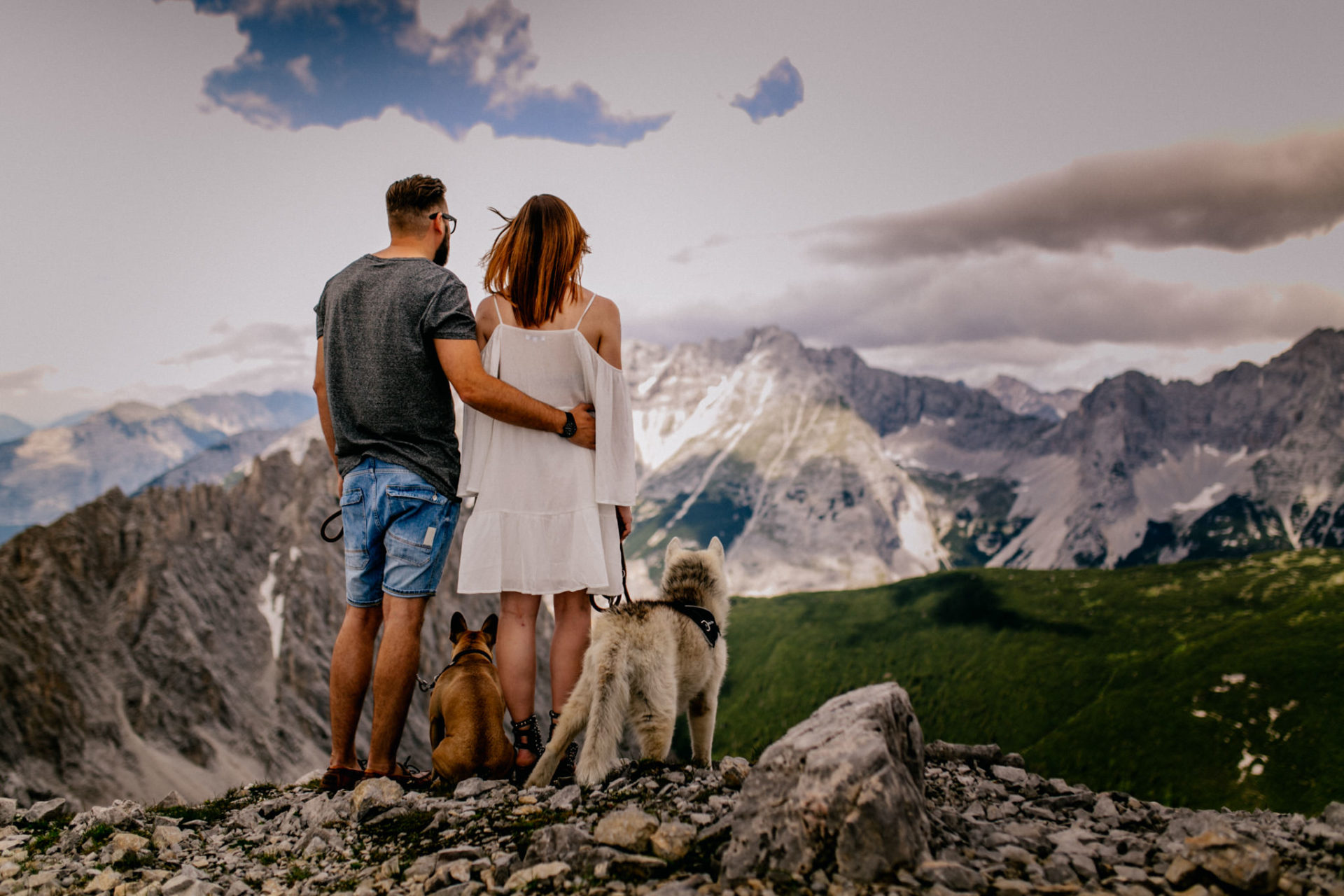 wedding photographer austria-engagement photos in alps-1 mountain elopement with dog-wedding photographer austria-innsbruck engagement