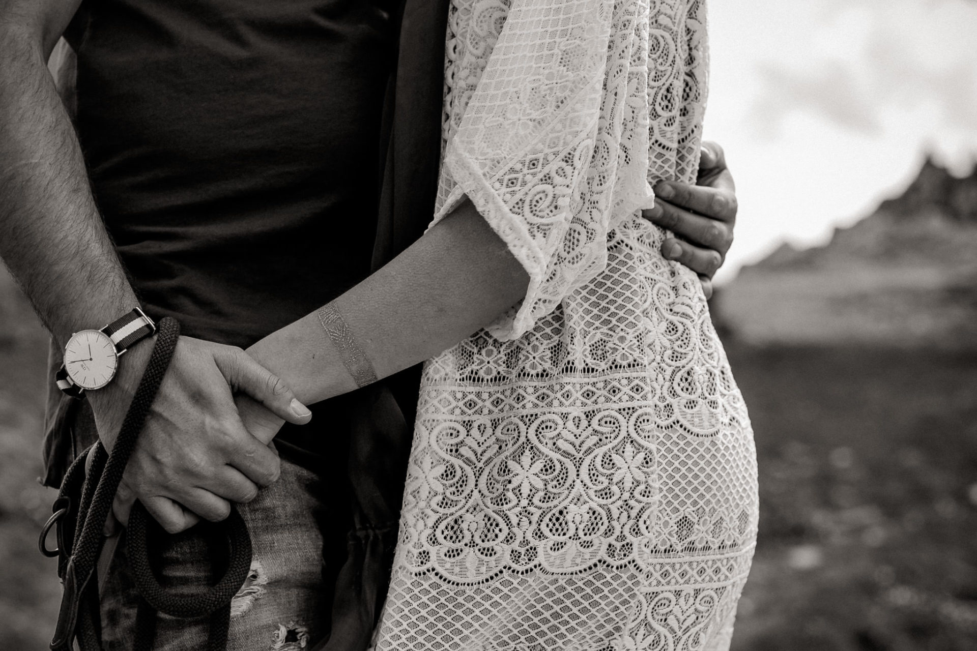 wedding photographer austria-engagement photos in alps-21 engagement photos innsbruck-hafelekar portrait-details couple shoot