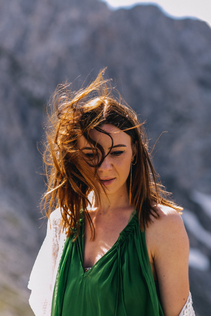 wedding photographer austria-engagement photos in alps-27 natural portrait-who is mocca verena-fashion blogger portrait
