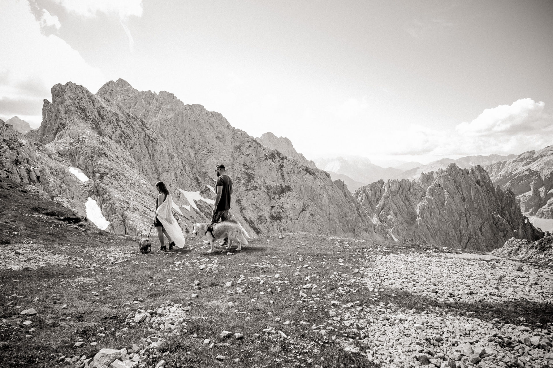 wedding photographer austria-engagement photos in alps-28 mountain elopement europe-adventurous wedding photos mountains-engagement photos with dogs-mountainwedding