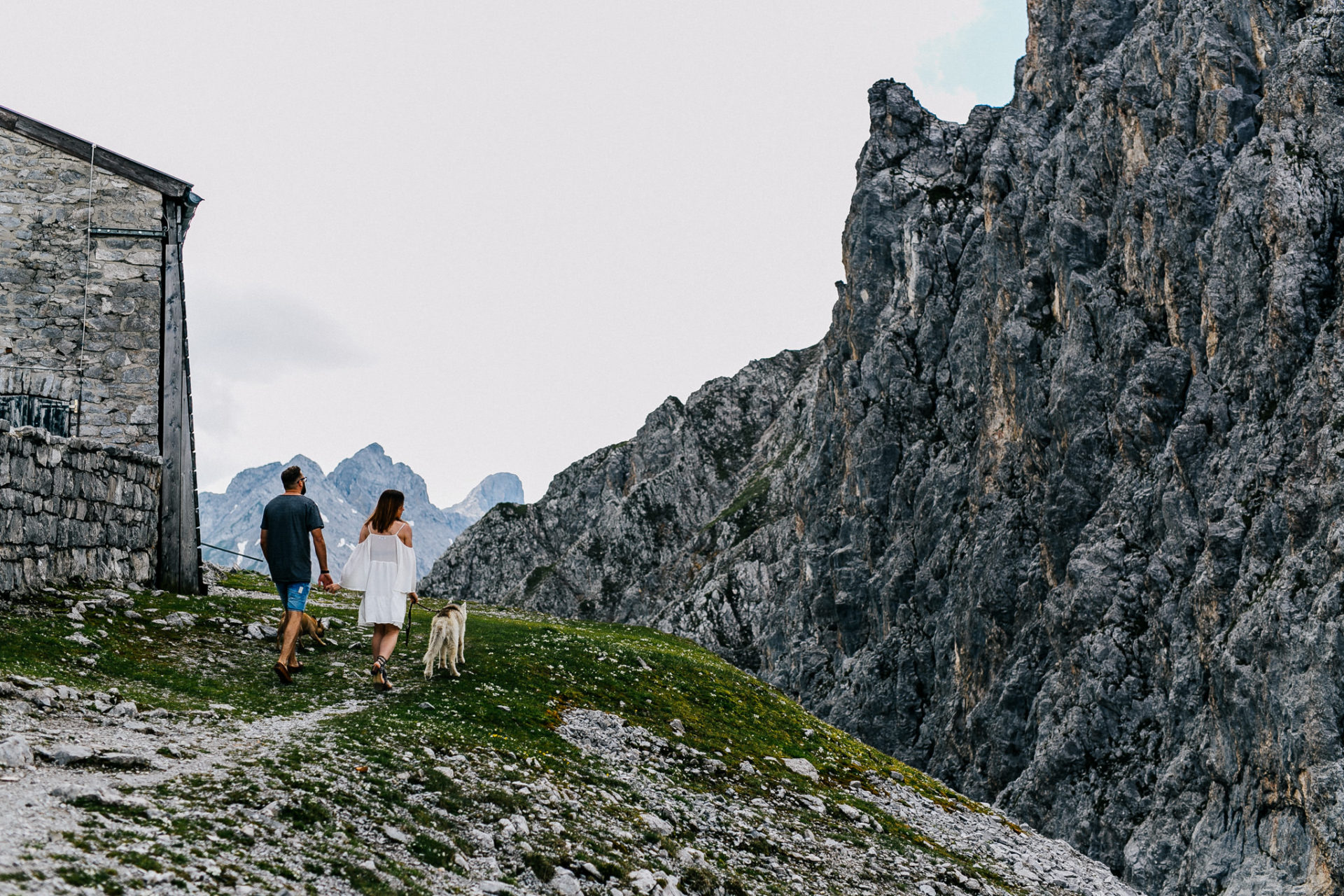 wedding photographer austria-engagement photos in alps-8 mountain elopement europe--hafelekar wedding-austria elopement-engagement photos with dog
