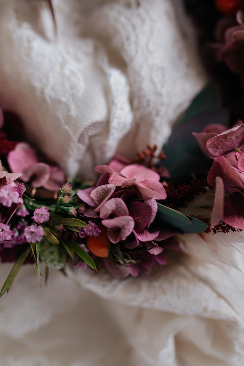 mountain wedding-hafelekar innsbruck-mountaintop ceremony-wedding photographer austria-wedding portrait-siberian husky-dog of honour