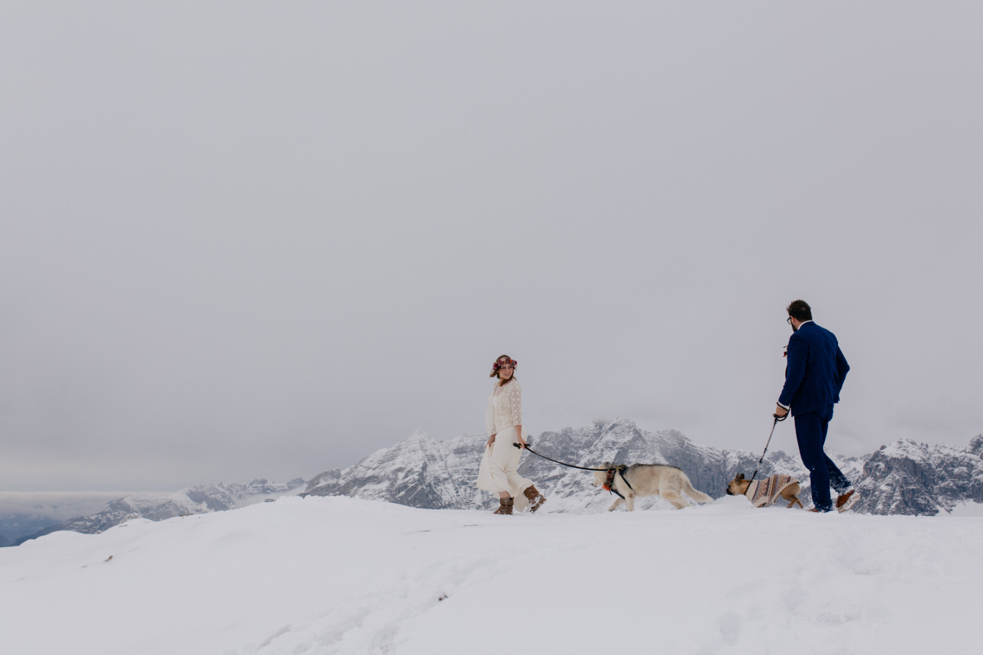 mountain wedding-hafelekar innsbruck-mountaintop ceremony-wedding photographer austria-wedding portrait-siberian husky-dog of honour