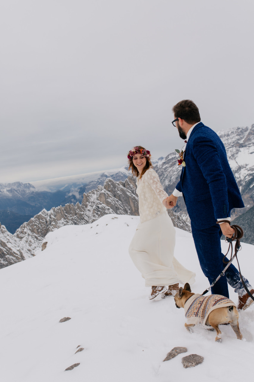 mountain wedding-hafelekar innsbruck-mountaintop ceremony-wedding photographer austria-wedding portrait-siberian husky snow