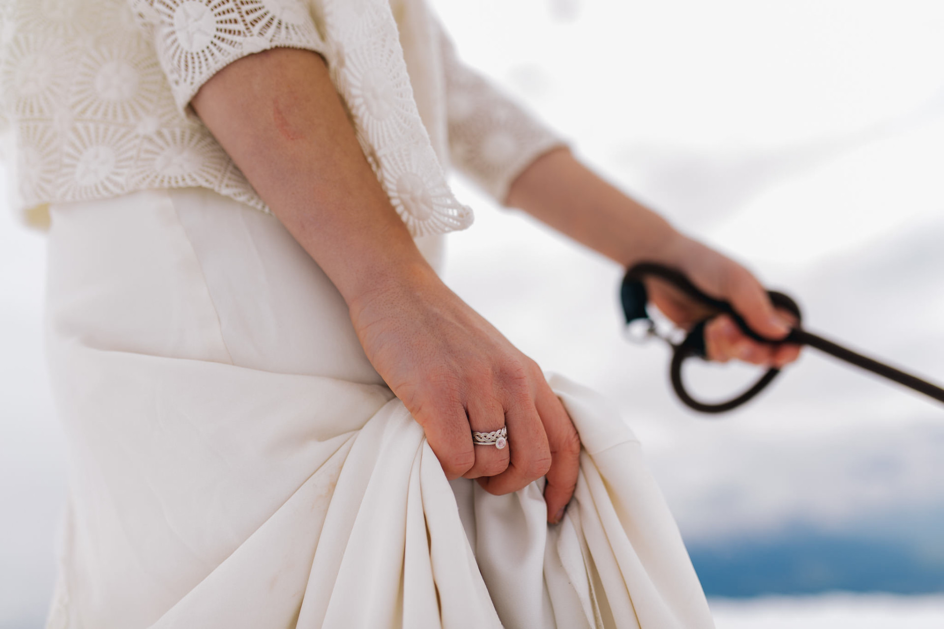 bespoke wedding bands-stephanie wolff paris gown-michaela roemer rings-elopement austria-mountain winter wedding