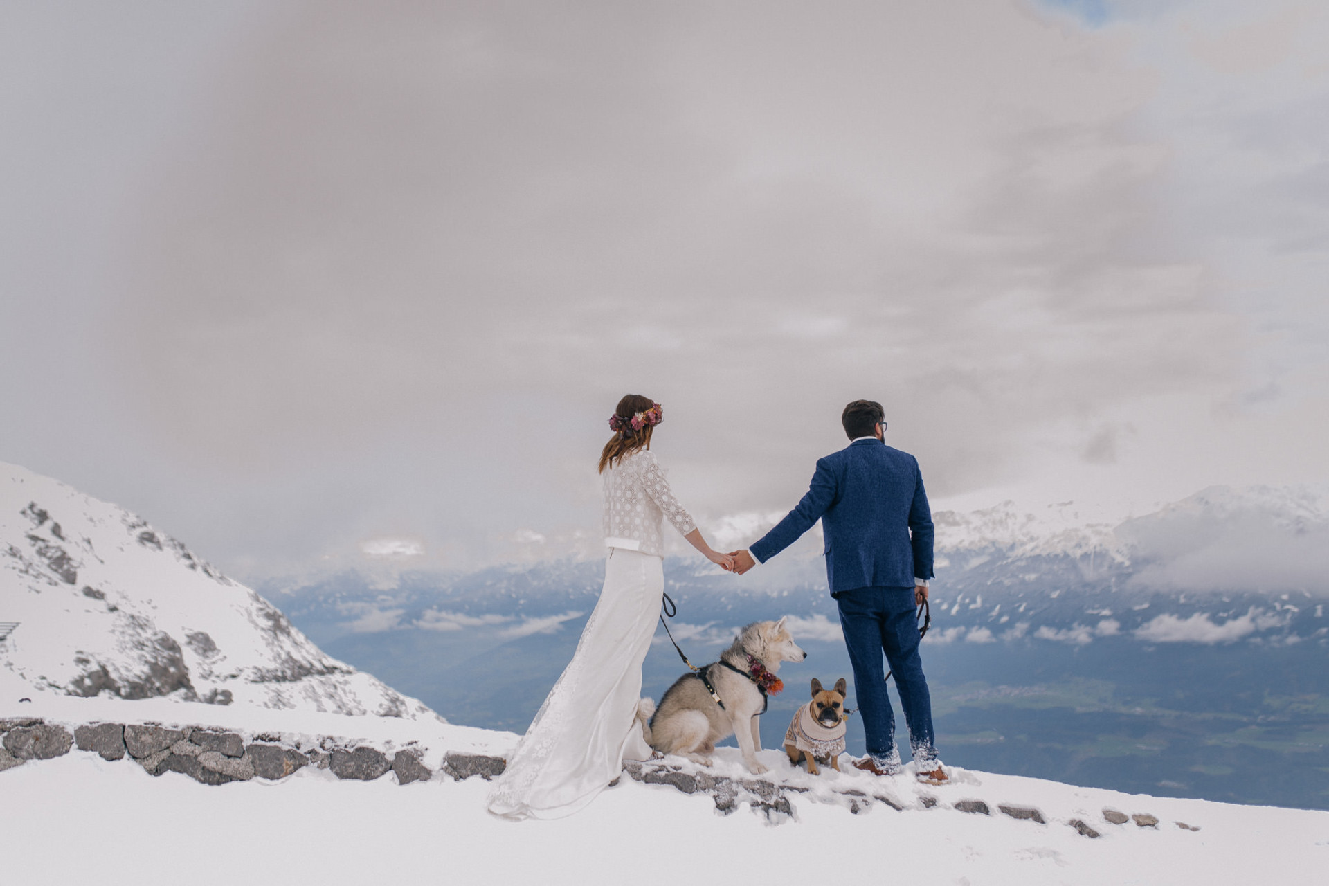 winter wedding austria-wedding with dogs-husky-frenchie-who is mecca-wedding photographer austria-mountain wedding