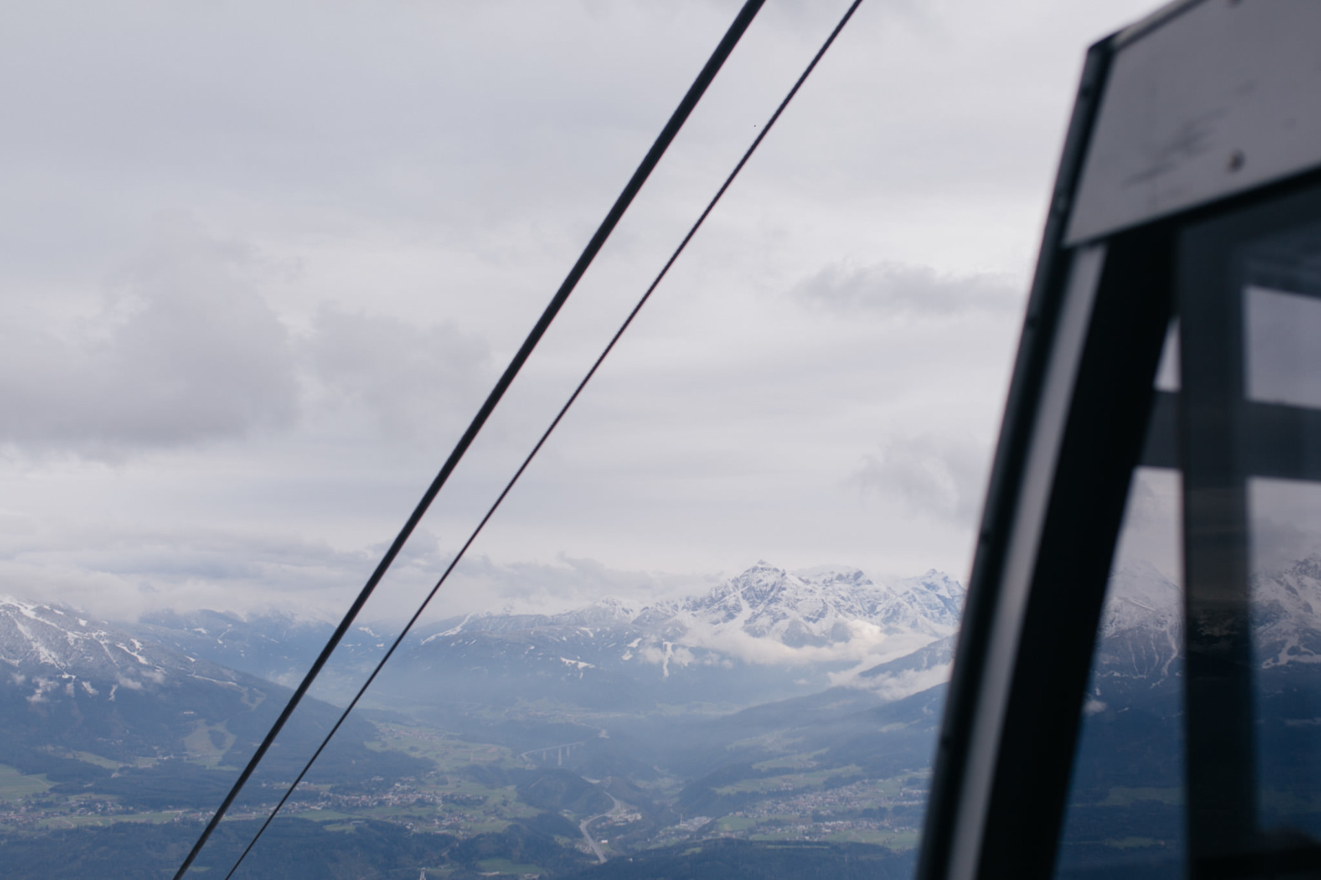 mountain wedding alps-elopement austria-hafelekar wedding portraits-austria photographer-cable car innsbruck