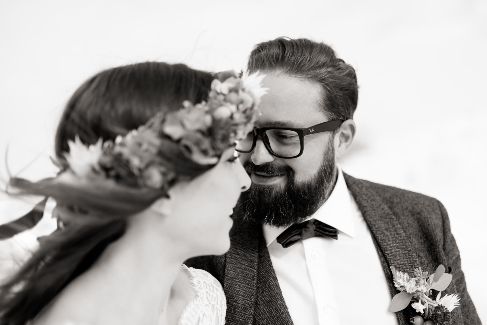 mountain wedding-hafelekar innsbruck-mountaintop ceremony-wedding photographer austria-wedding portrait-siberian husky-dog of honour