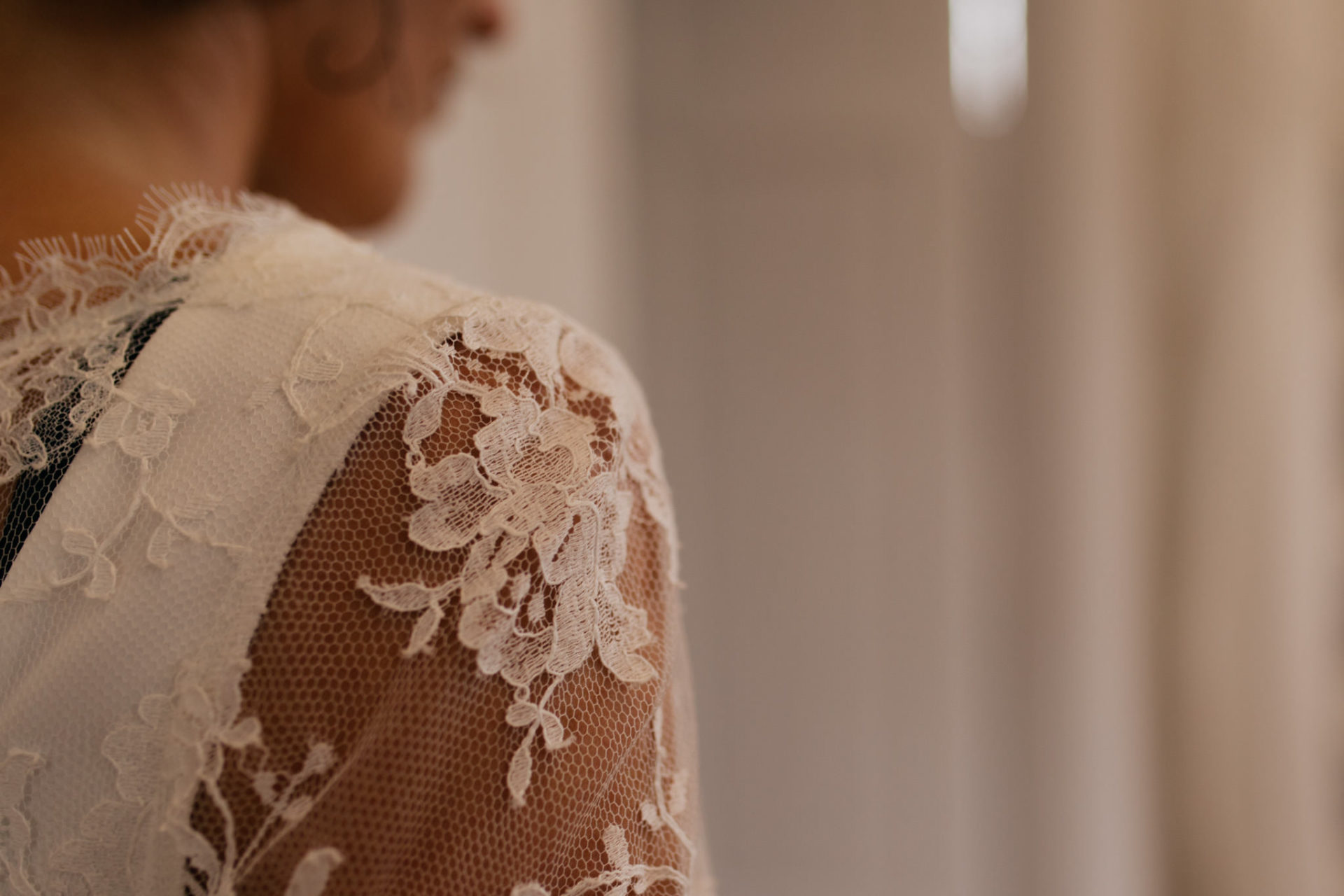 buy wedding dress exclusive germany-frankfurt wedding photographer-weiß zu schwarz bridal gown