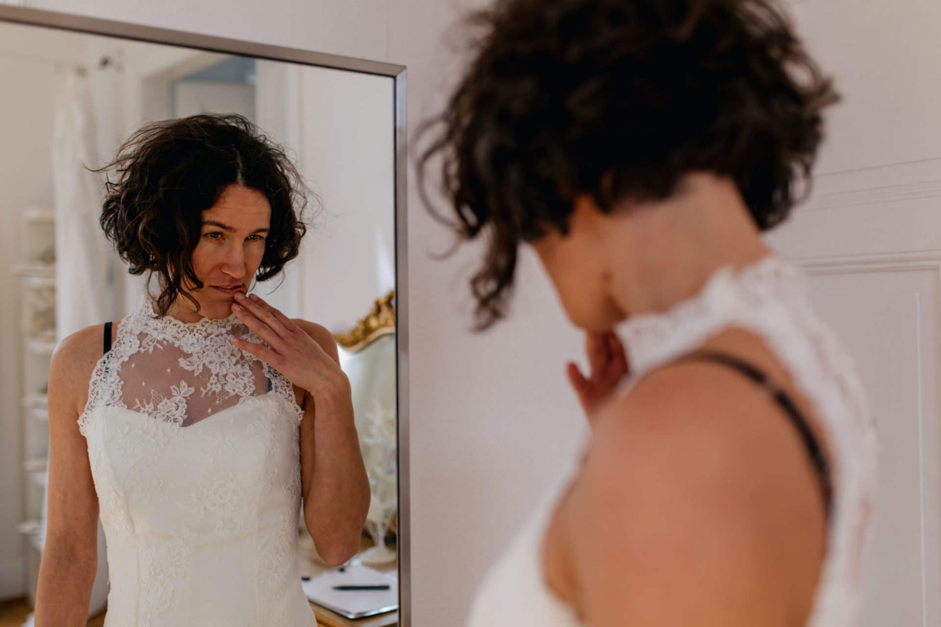 buy wedding dress exclusive germany-frankfurt wedding photographer-weiß zu schwarz bridal gown