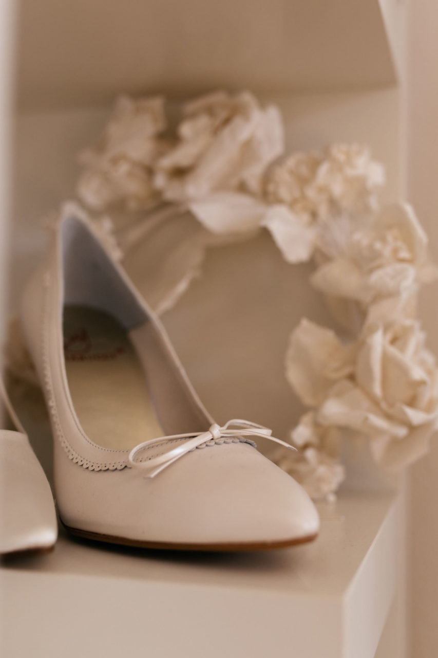 buy wedding dress exclusive germany-frankfurt wedding photographer-weiß zu schwarz bridal gown