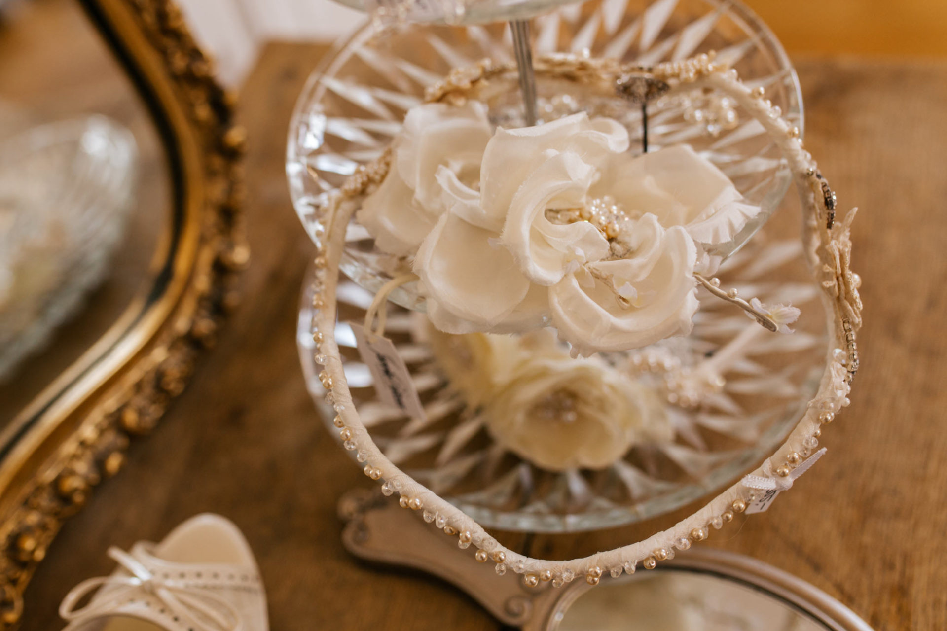 buy wedding dress exclusive germany-frankfurt wedding photographer-weiß zu schwarz bridal gown