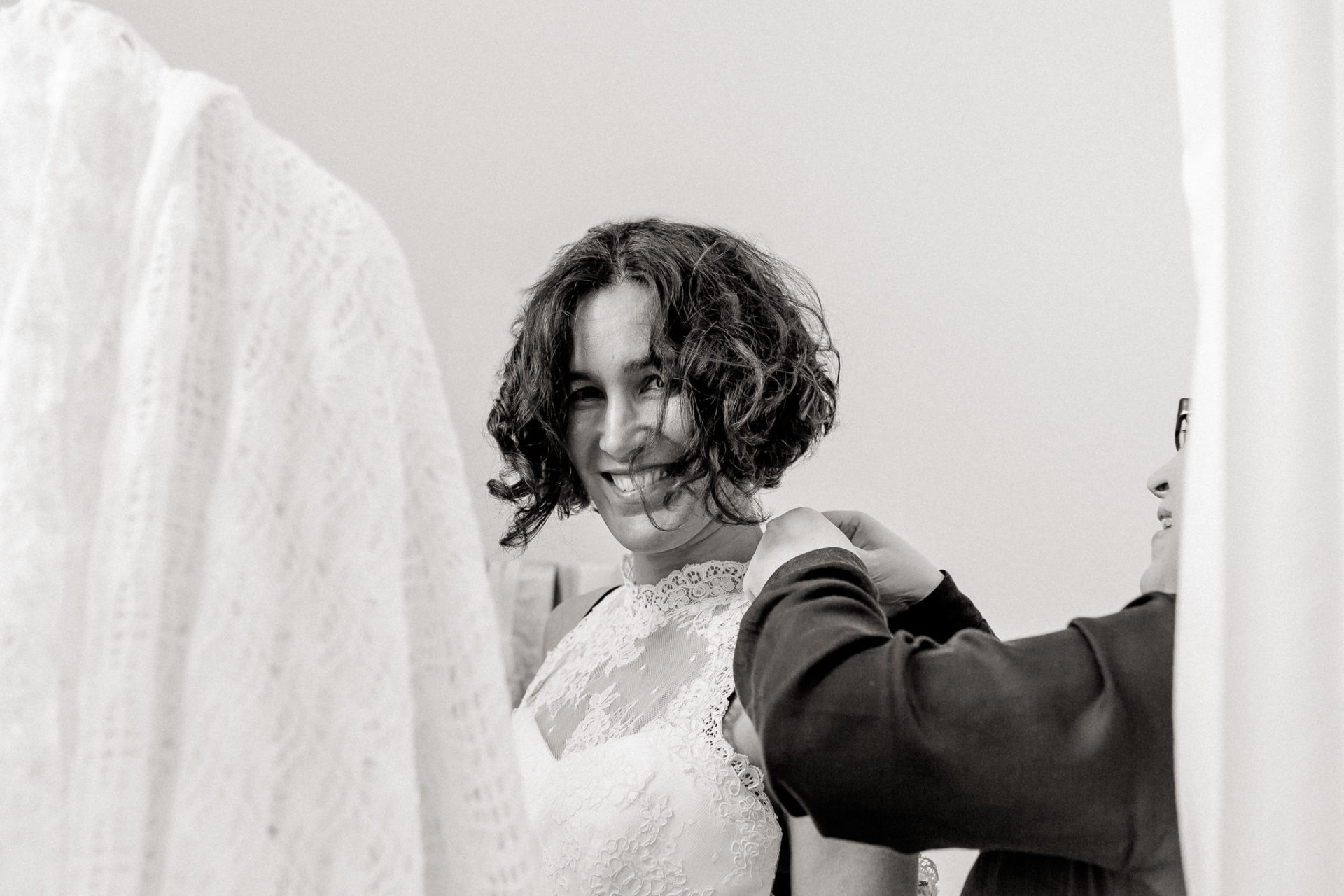 buy wedding dress exclusive germany-frankfurt wedding photographer-weiß zu schwarz bridal gown