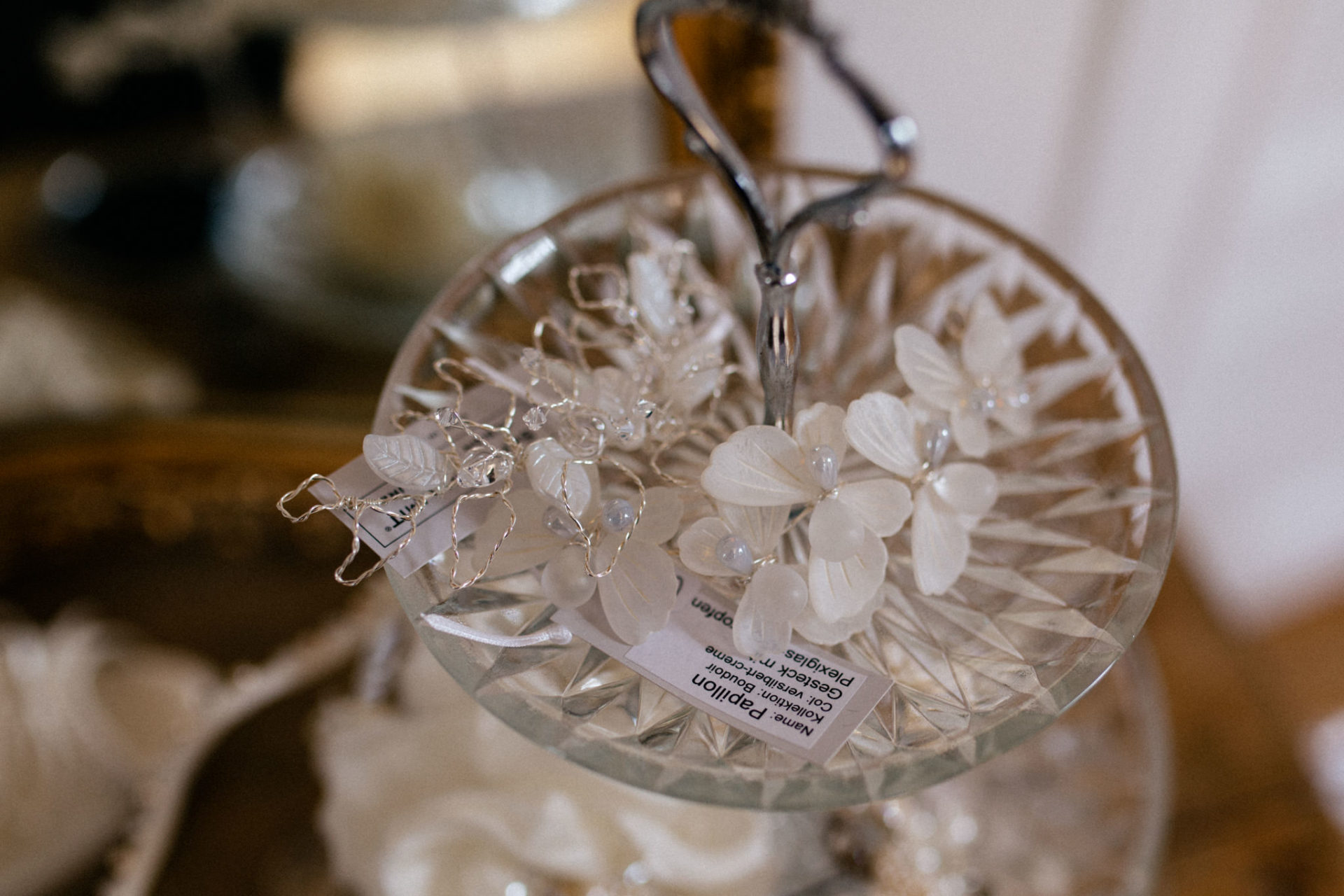 buy wedding dress exclusive germany-frankfurt wedding photographer-weiß zu schwarz bridal gown