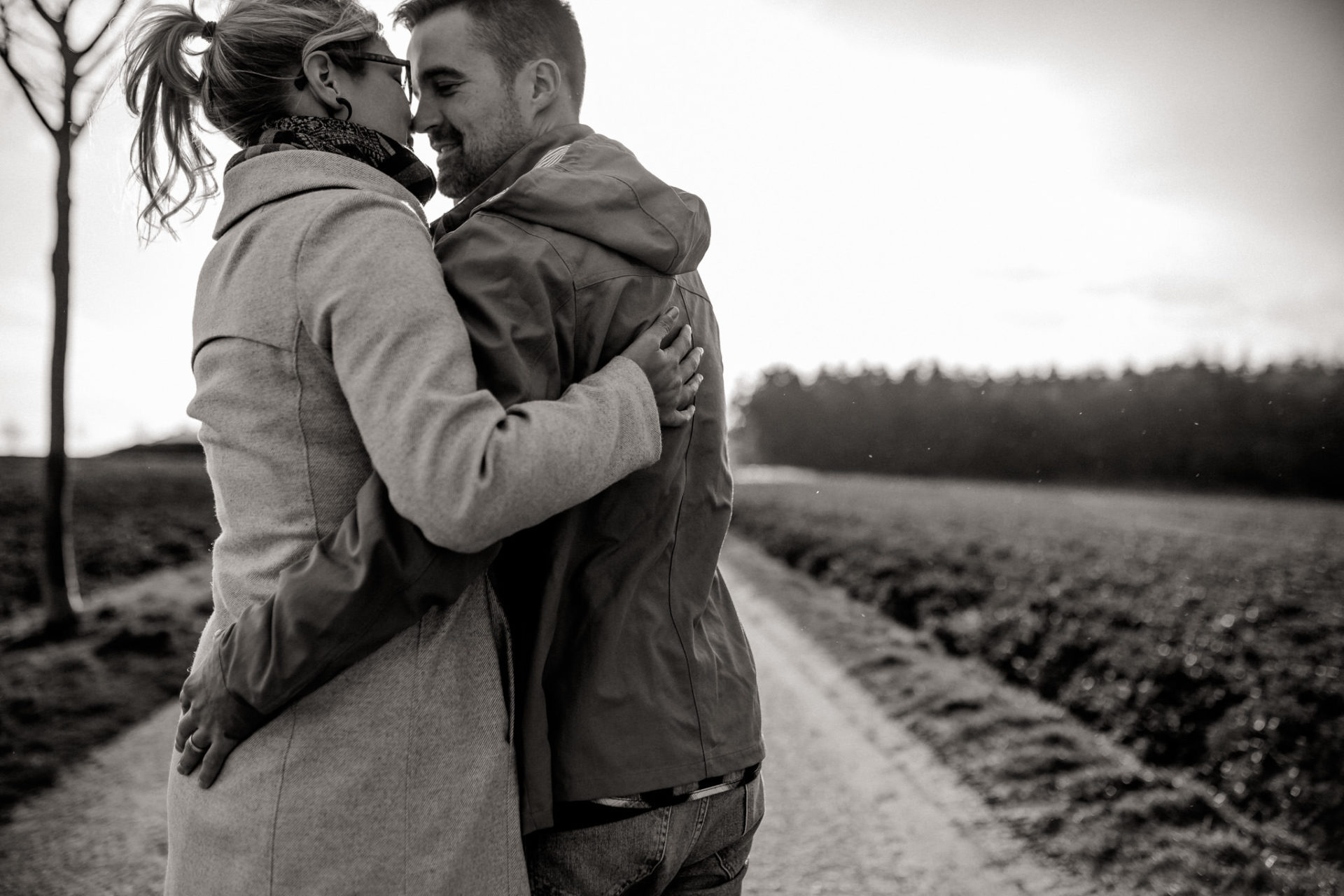 engagement session leipzig-couple shoot rain-storm portrait session-wedding photographer germany-elopement europe-kalte eiche