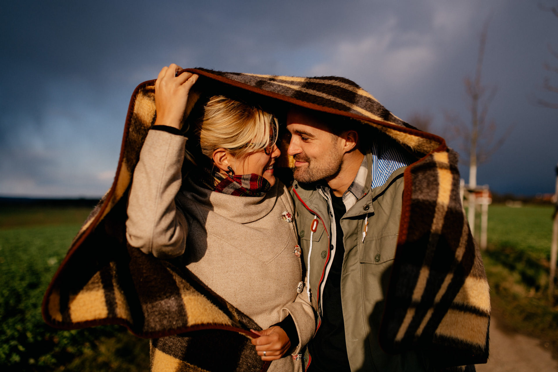 engagement session leipzig-couple shoot rain-storm portrait session-wedding photographer germany-elopement europe-kalte eiche