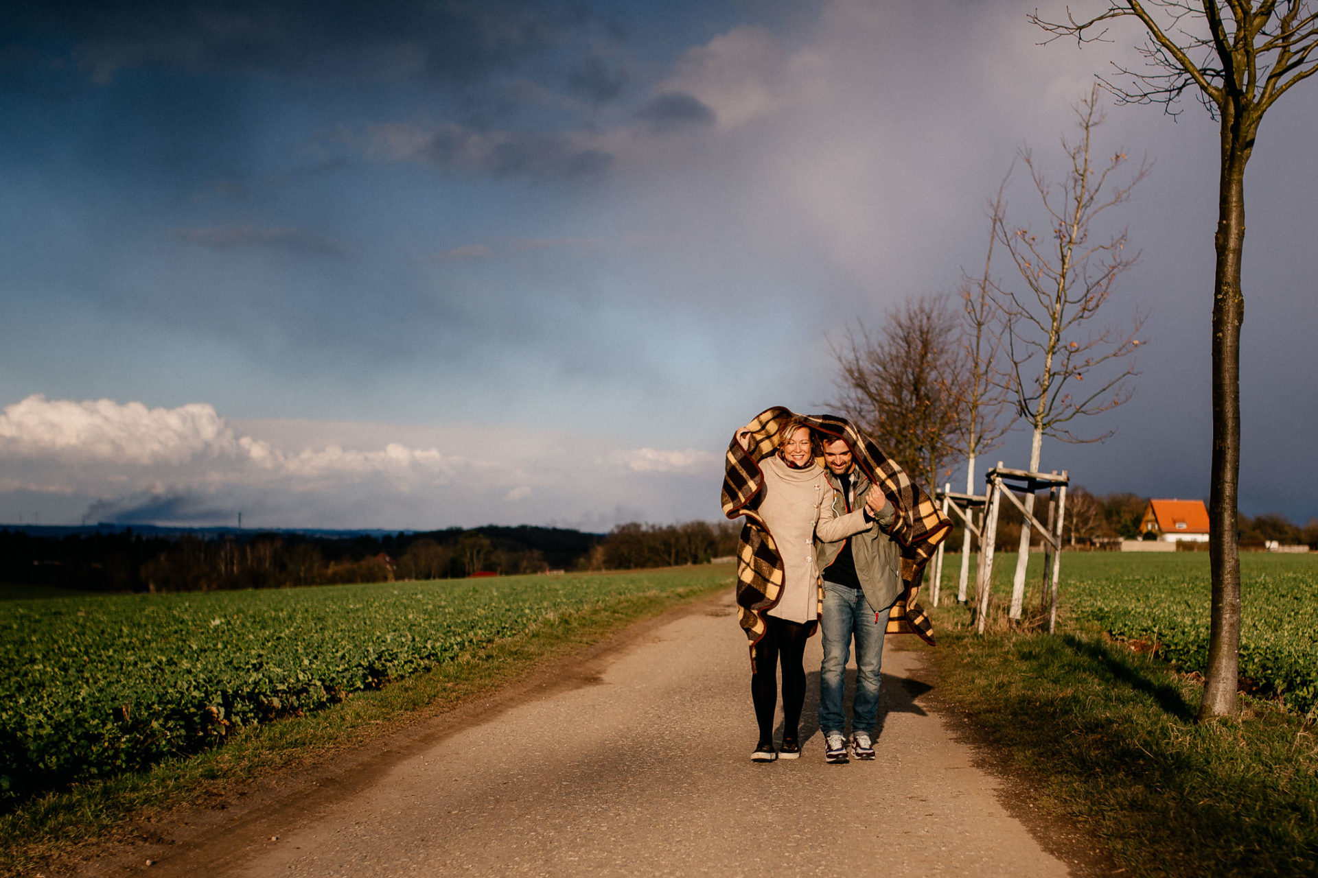 engagement session leipzig-couple shoot rain-storm portrait session-wedding photographer germany-elopement europe-kalte eiche