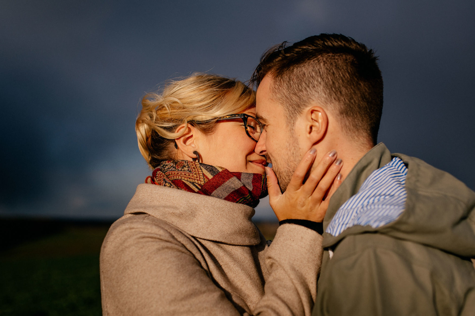 engagement session leipzig-couple shoot rain-storm portrait session-wedding photographer germany-elopement europe